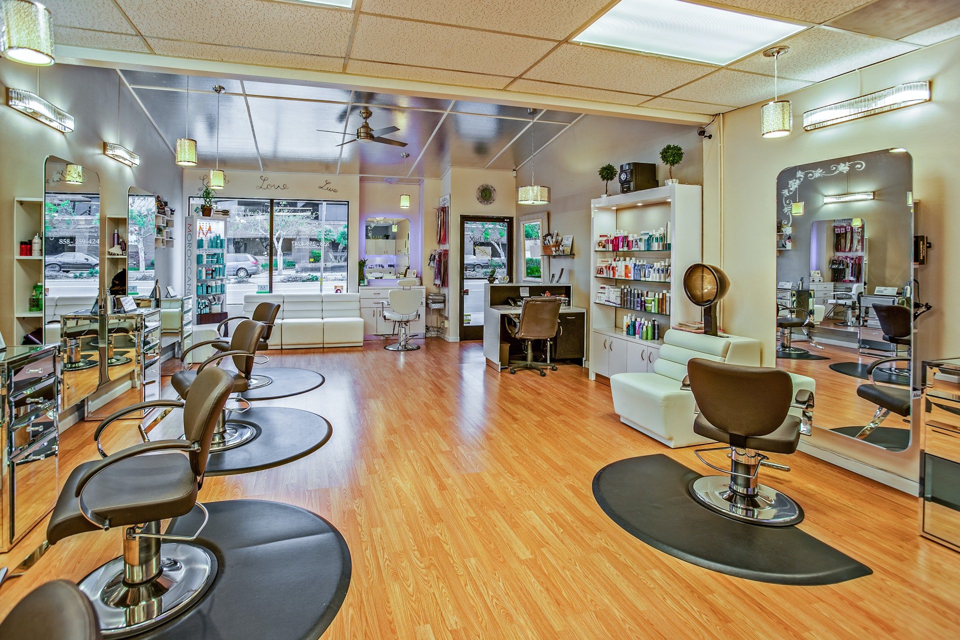 Mrs. Carter's salon was way better than Beth's | Photo: Pexels