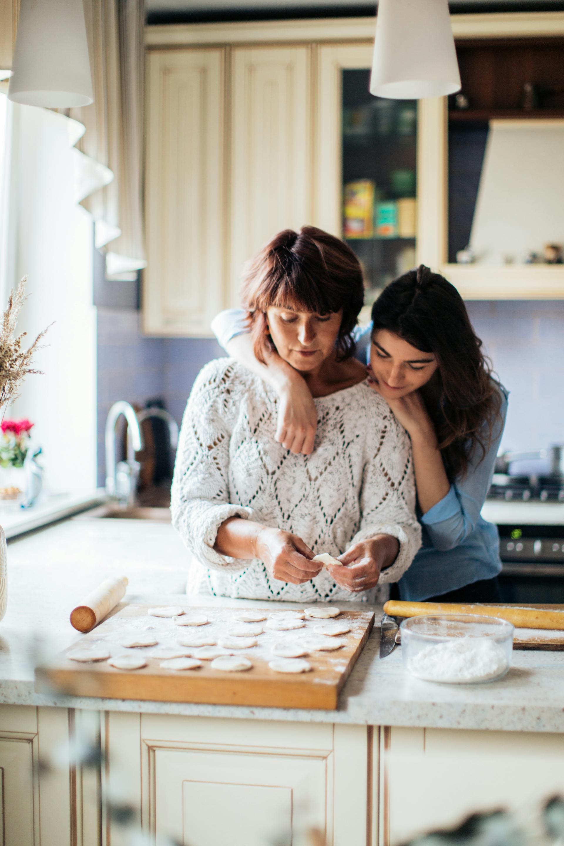 A mother and daughter in the kitchen | Source: Pexels