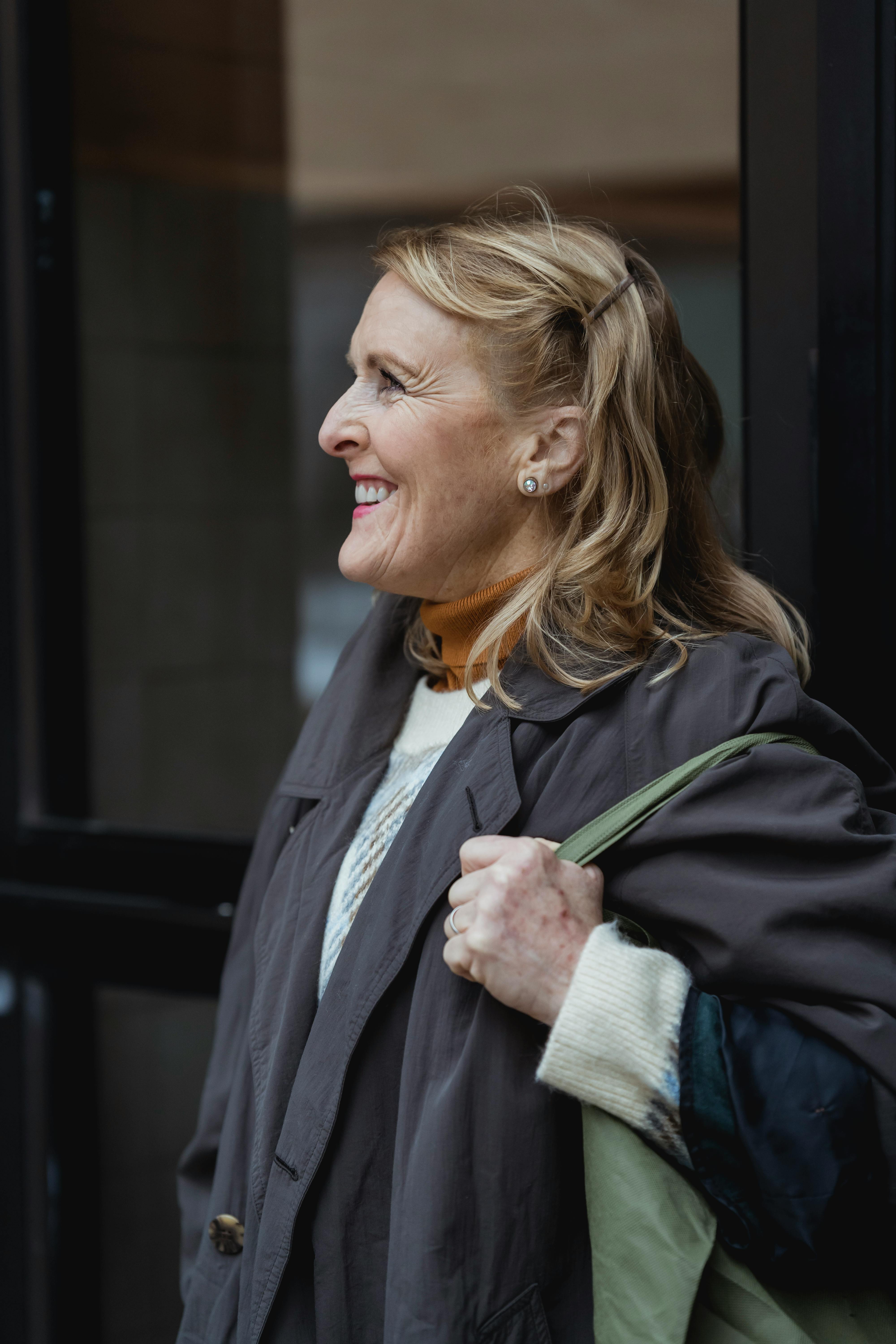 A happy woman holding a bag | Source: Pexels