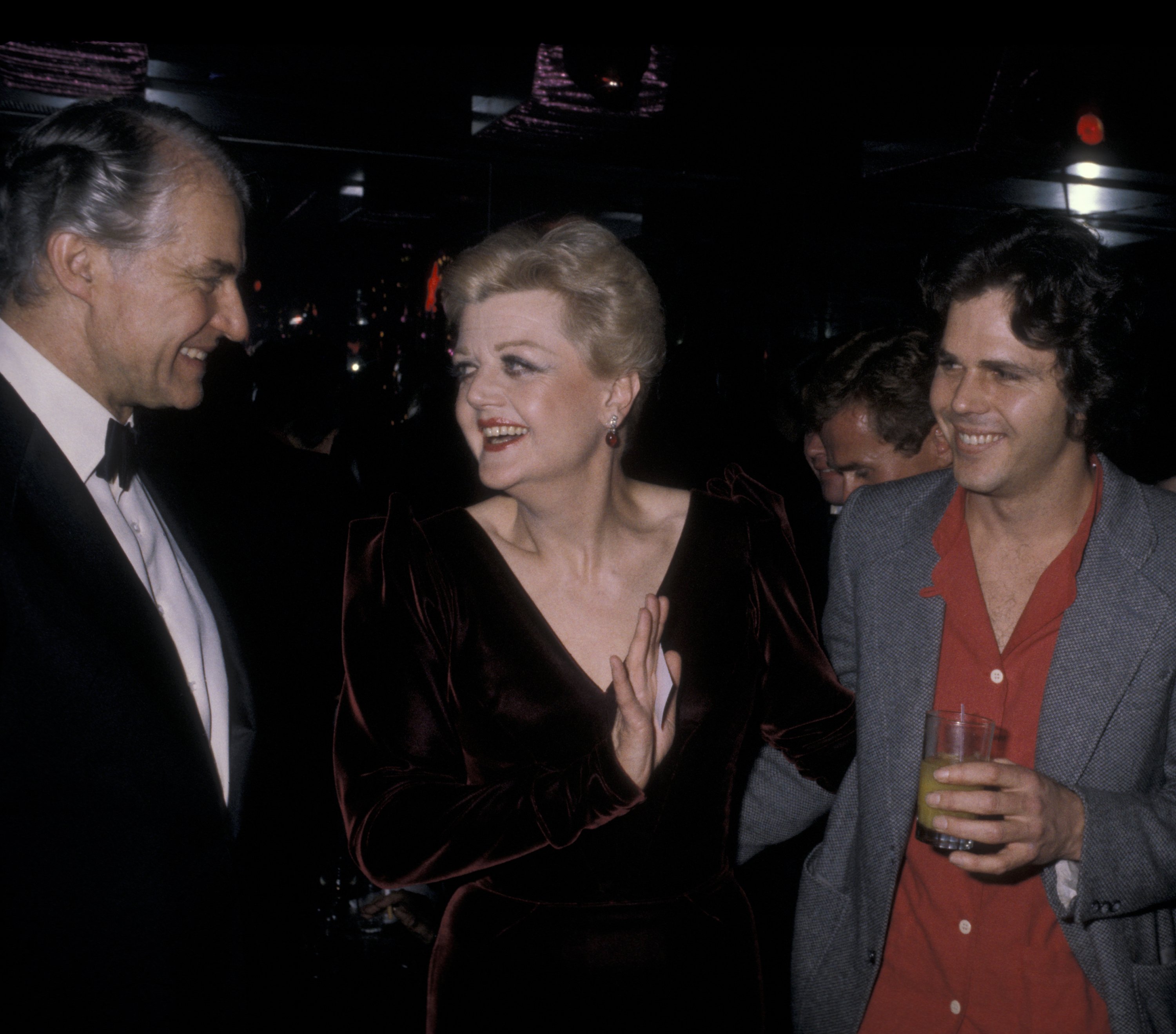Peter Shaw, Angela Lansbury, and son Anthony Shaw at the Ruby Awards on December 16, 1979, in New York City | Source: Getty Images