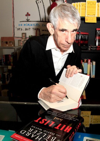 Richard Belzer signs copies of his book "Hit List" at Book Soup  | Photo: Getty Images