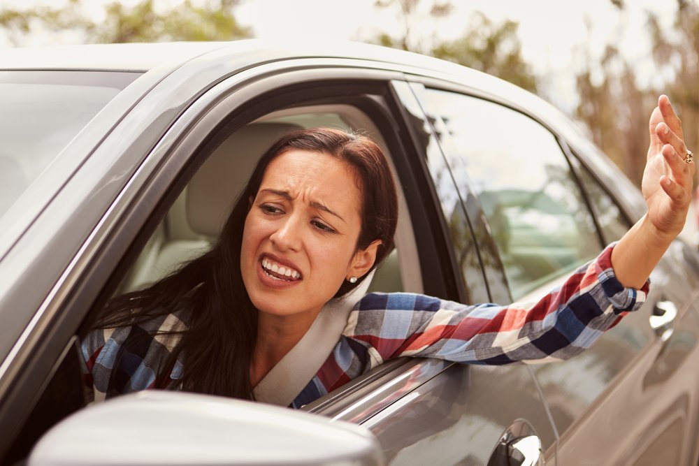 A frustrated woman in a car.| Photo: Shutterstock.
