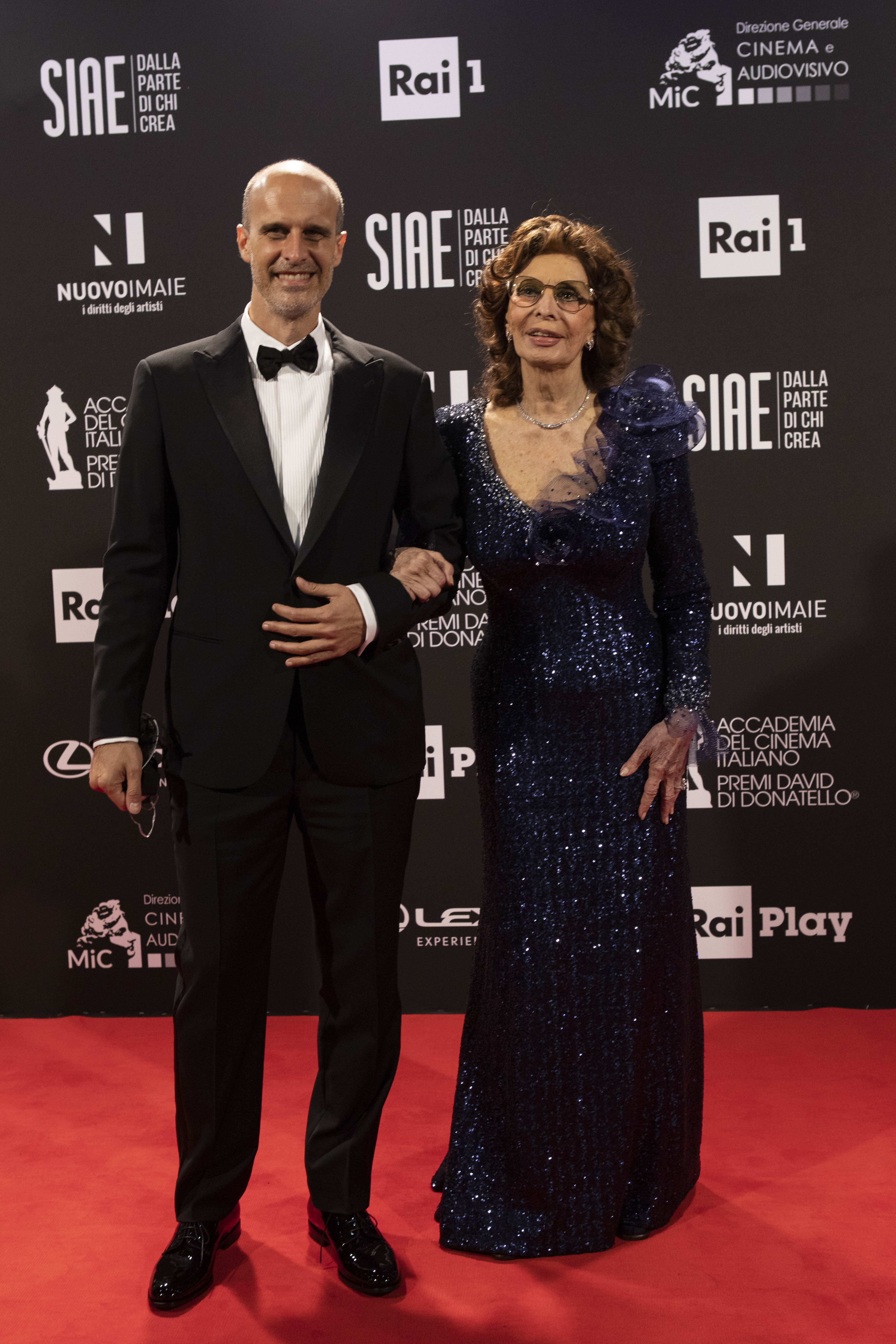 Edoardo Ponti y Sophia Loren en la 66ª ceremonia de entrega de premios David Di Donatello 2021, el 11 de mayo de 2021 en Roma, Italia. | Foto: Getty Images