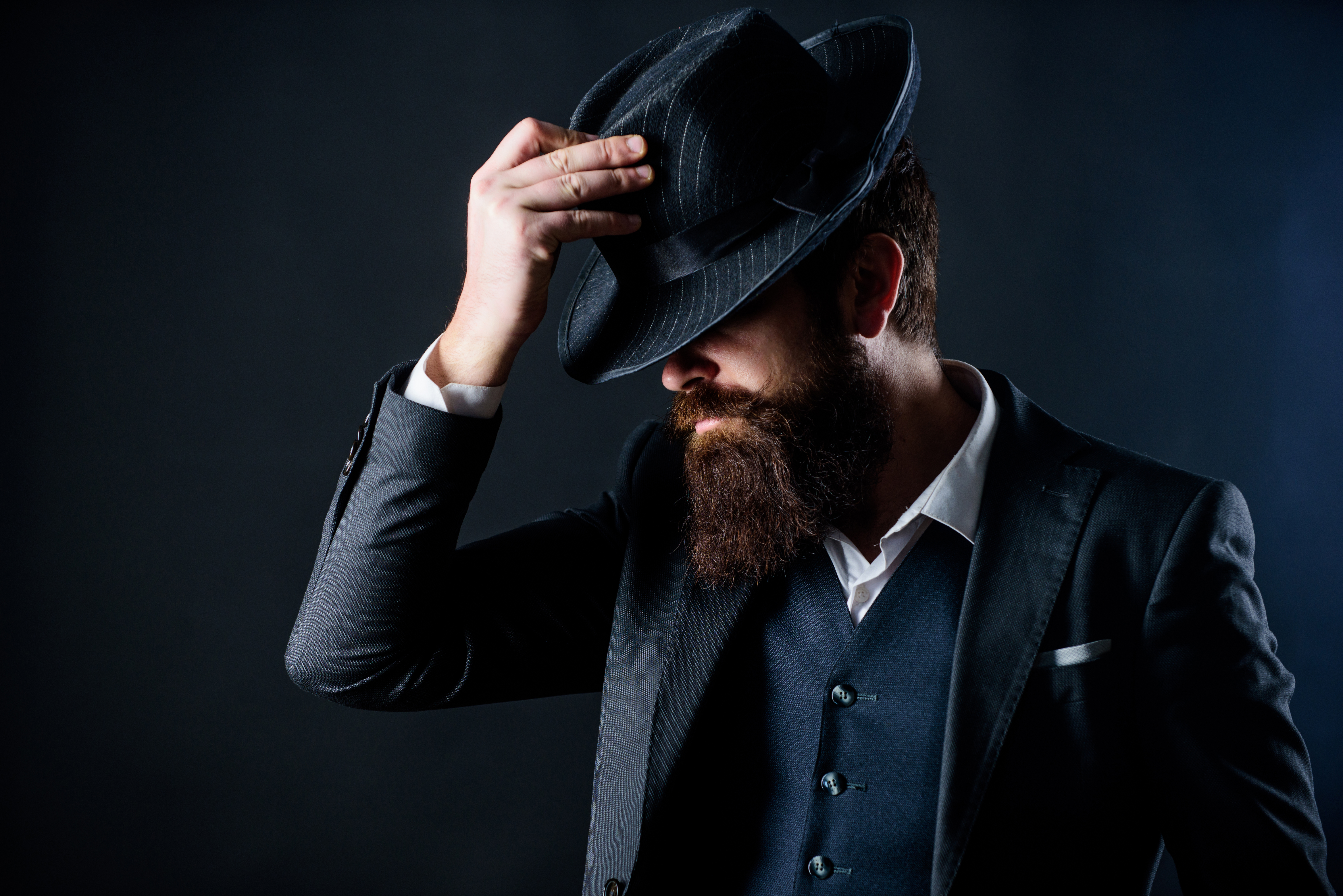 A man holding his hat | Source: Shutterstock