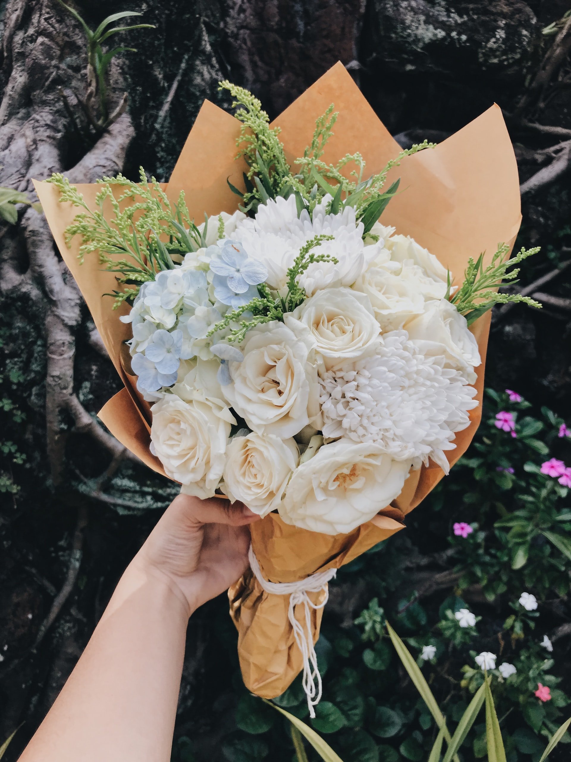 He brought her flowers every week and a card. | Source: Unsplash