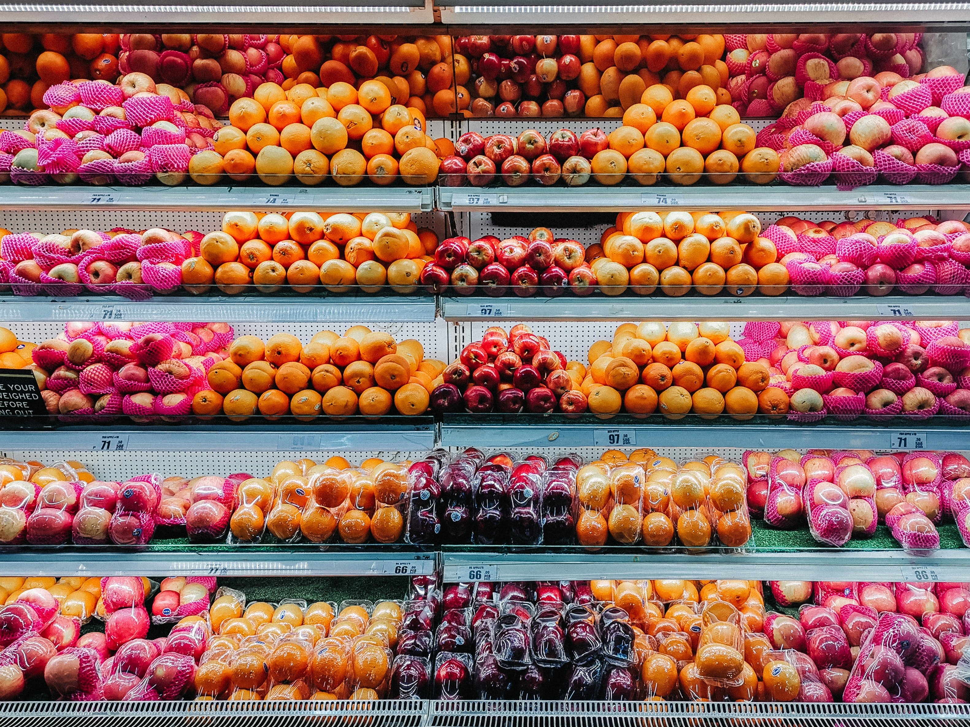 Fresh produce in the grocery store. | Pexels