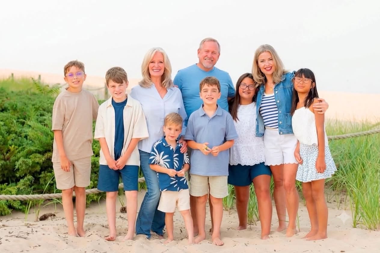 A senseless tragedy ocurred just days after a beautiful experience Mandy Karolkiewicz had with two of her daughters. Here's a photo of Mandy, her six children, and her parents posted on July 25, 2026. | Source: Facebook/Steve Lawwill