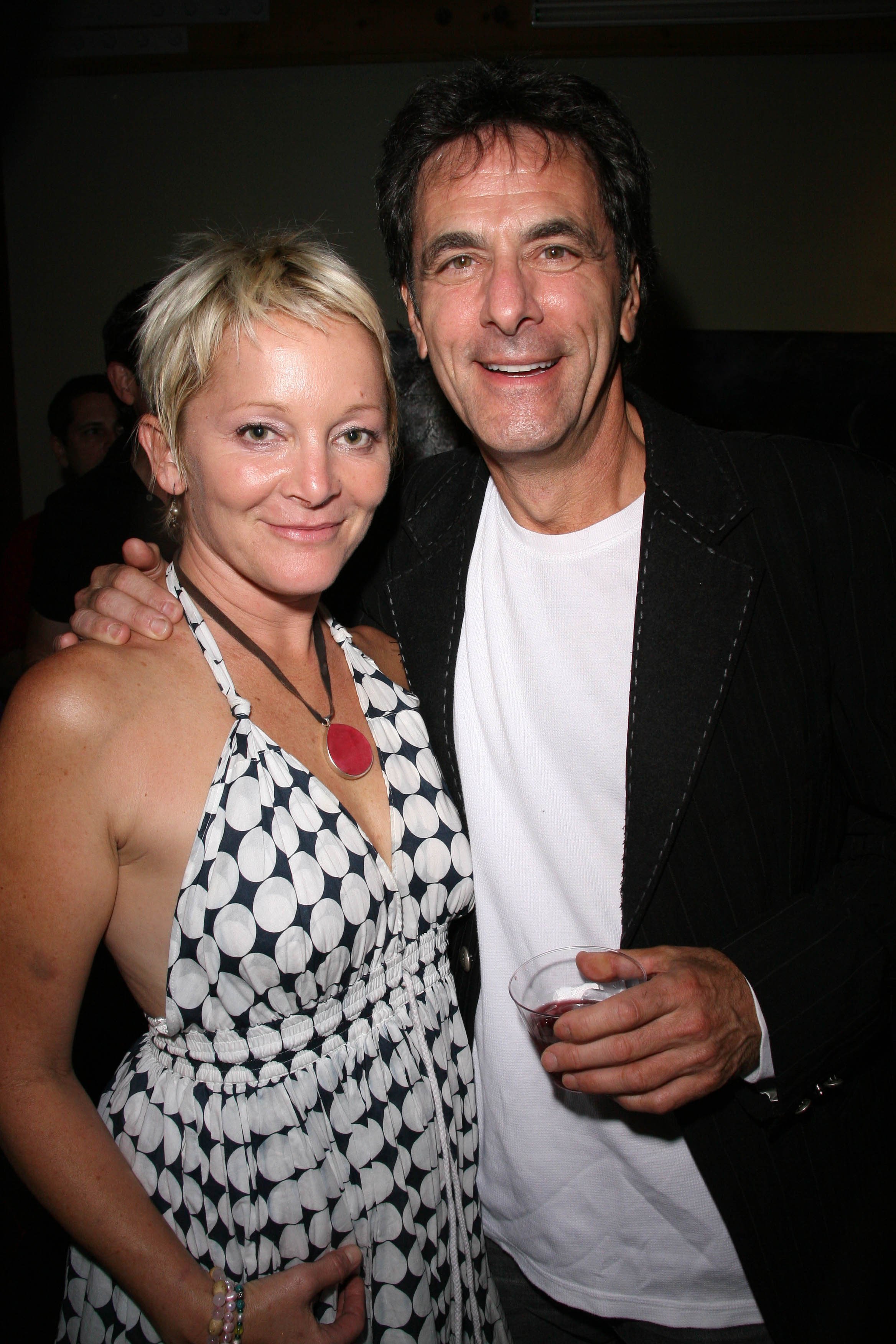 Mary Mara and Robin Thomas at a party for the opening night of "In Heat" | Source: Shutterstock