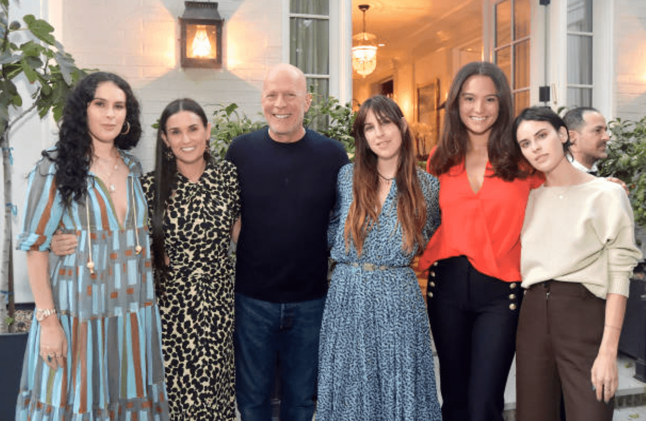 Rumer Willis, Demi Moore, Bruce Willis, Scout Willis, Emma Willis and Tallulah Willis pose together at the book party for Demi Moore's memoir, "Inside Out," on September 23, 2019, in Los Angeles, California. | Photo: Getty Images