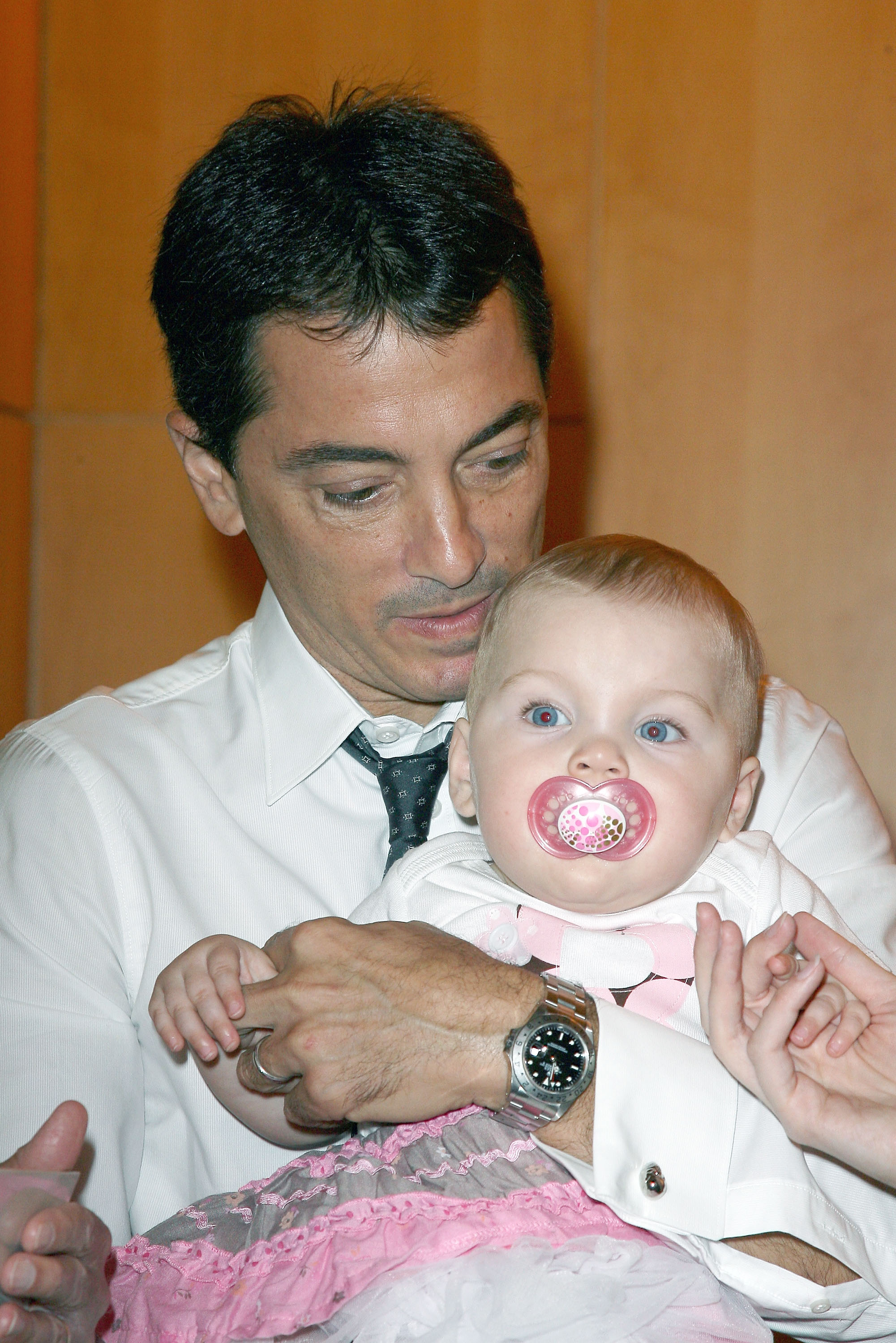 The famous actor and his daughter Bailey at a press conference to promote the Save Babies Through Screening Foundation at UCLA on September 5, 2008, in Westwood, California. | Source: Getty Images