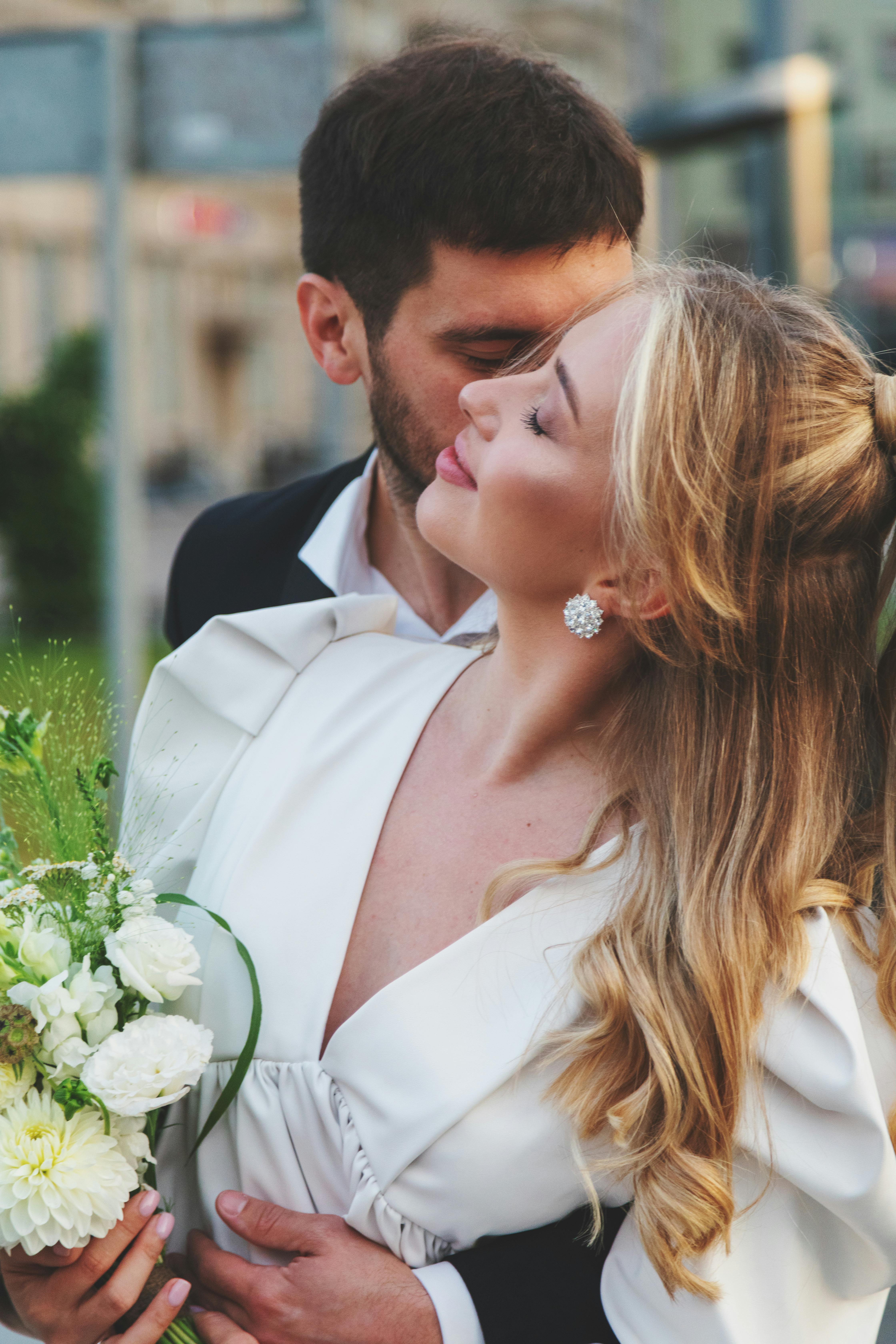 A couple embracing on their wedding day | Source: Pexels