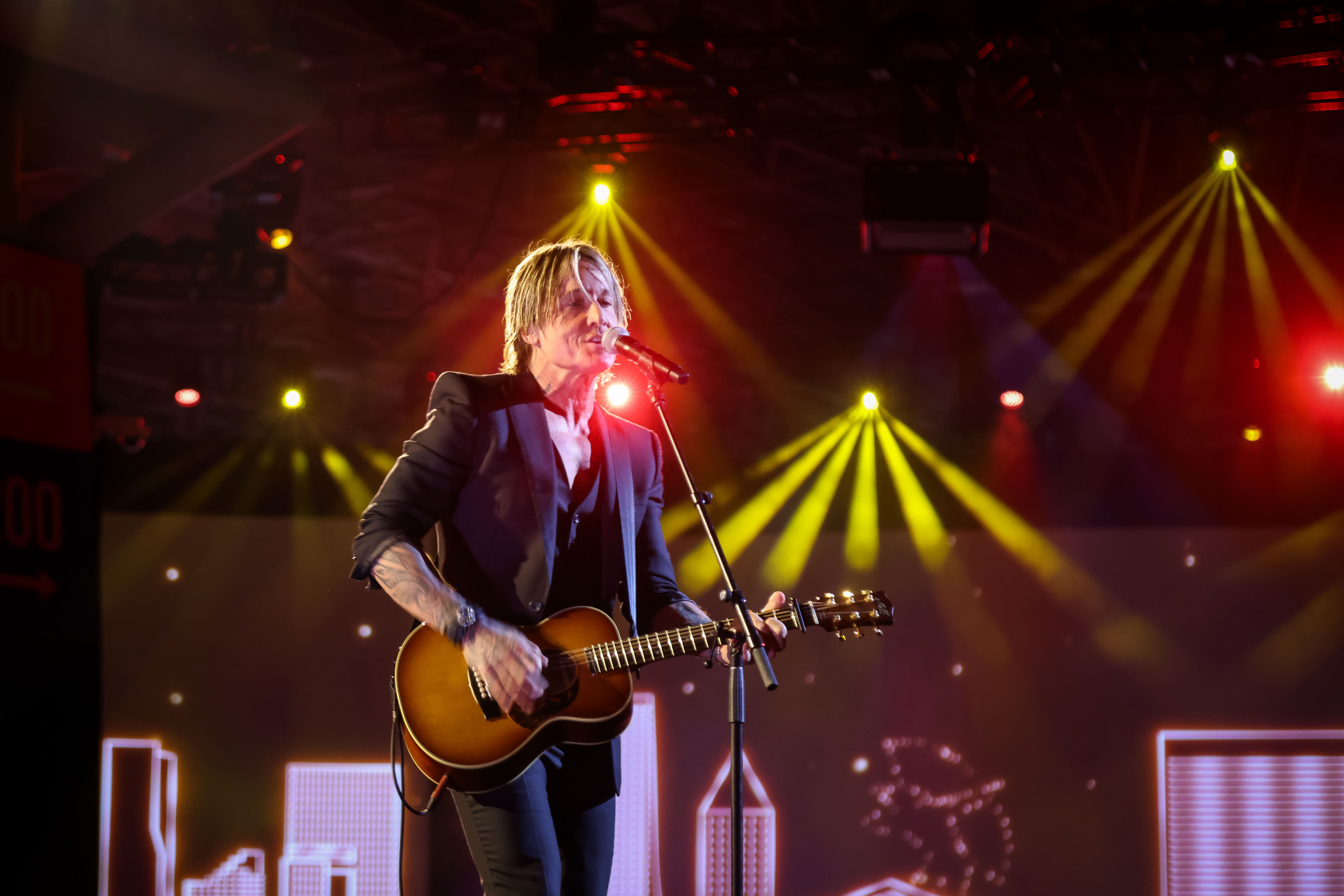 Keith Urban performing during the Robin Hood Benefit annual event on Monday, May 12, 2025, in New York. | Source: Getty Images