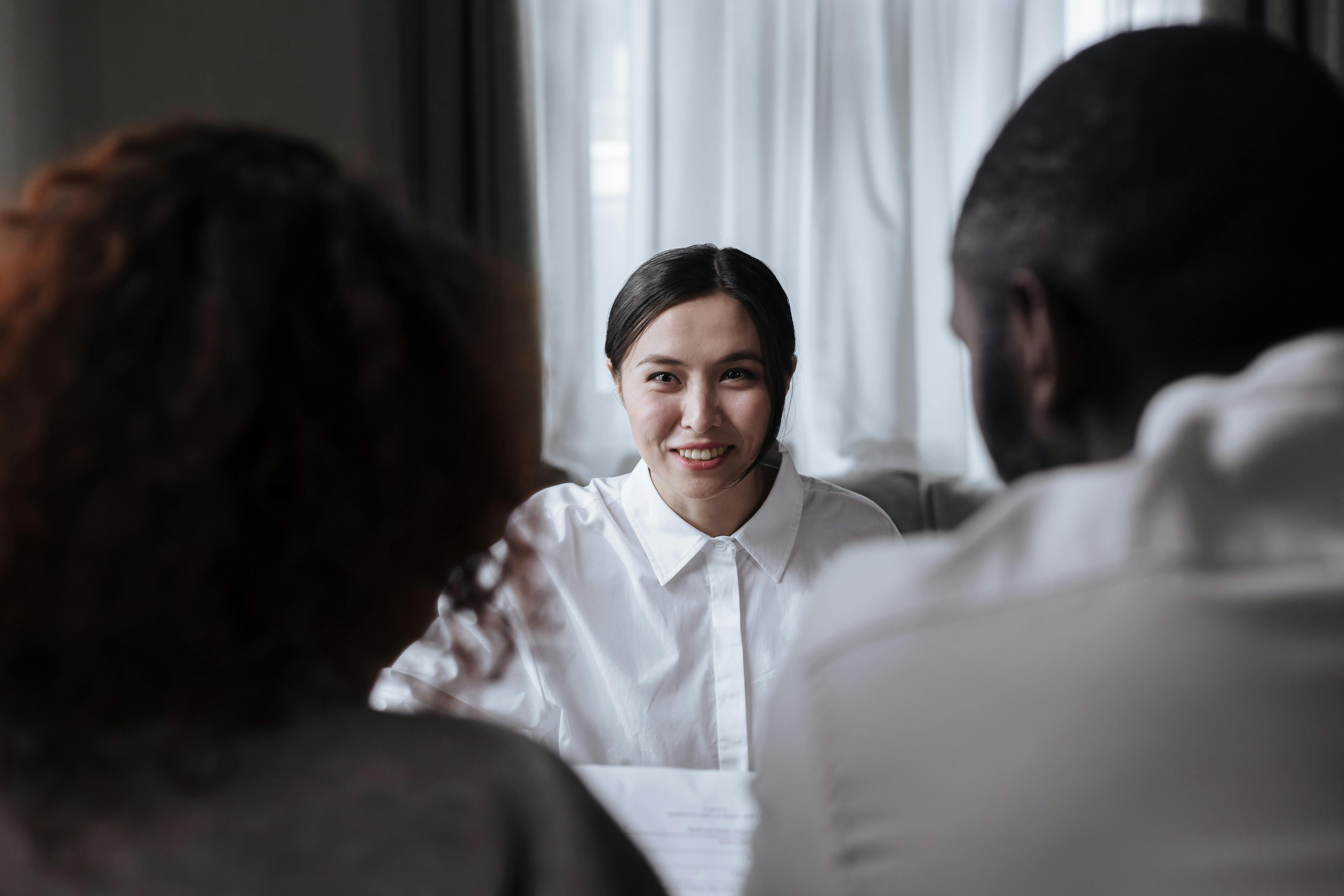 A smiling social worker | Source: Pexels