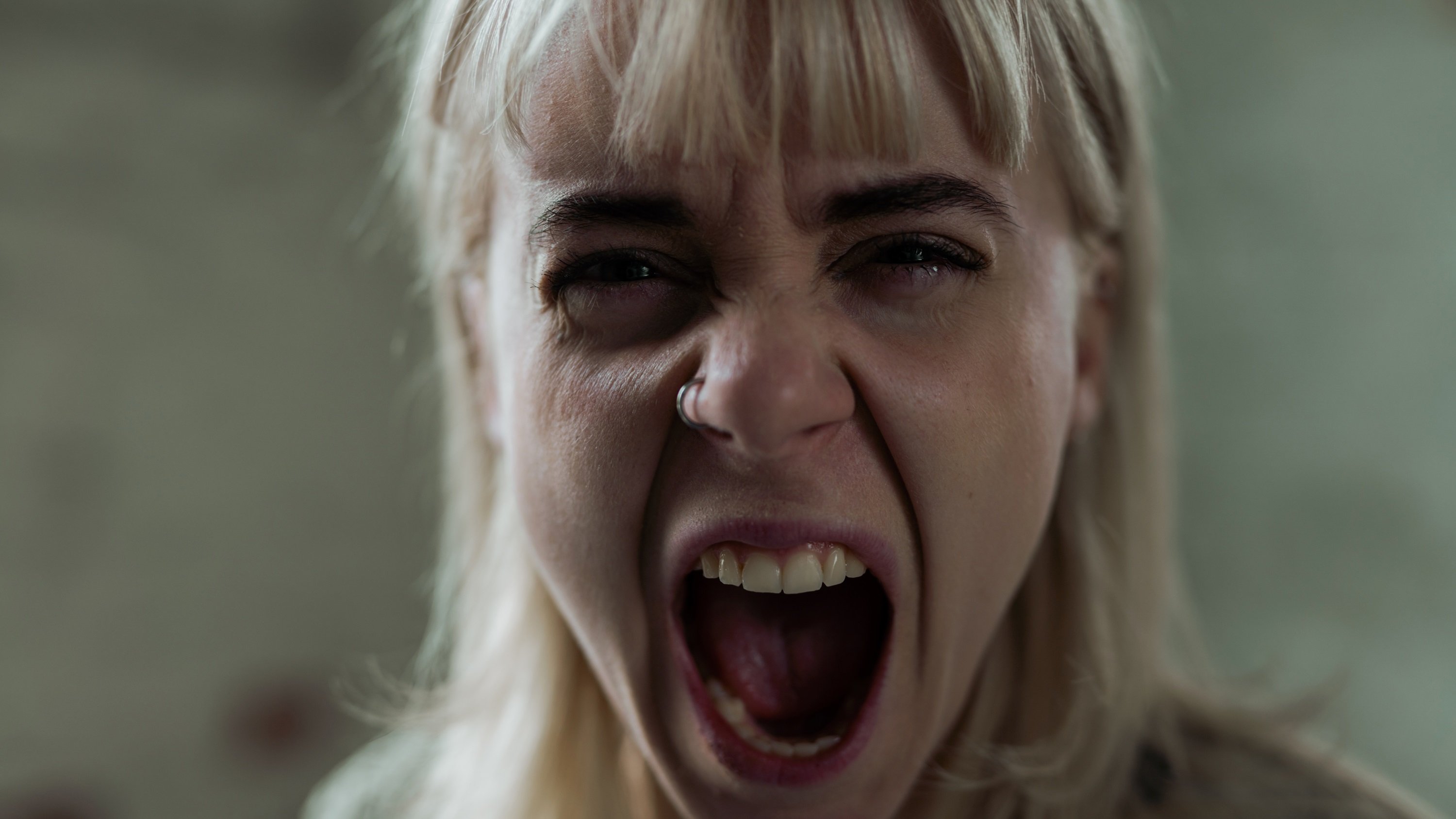 Chica joven gritando. | Foto: Shutterstock