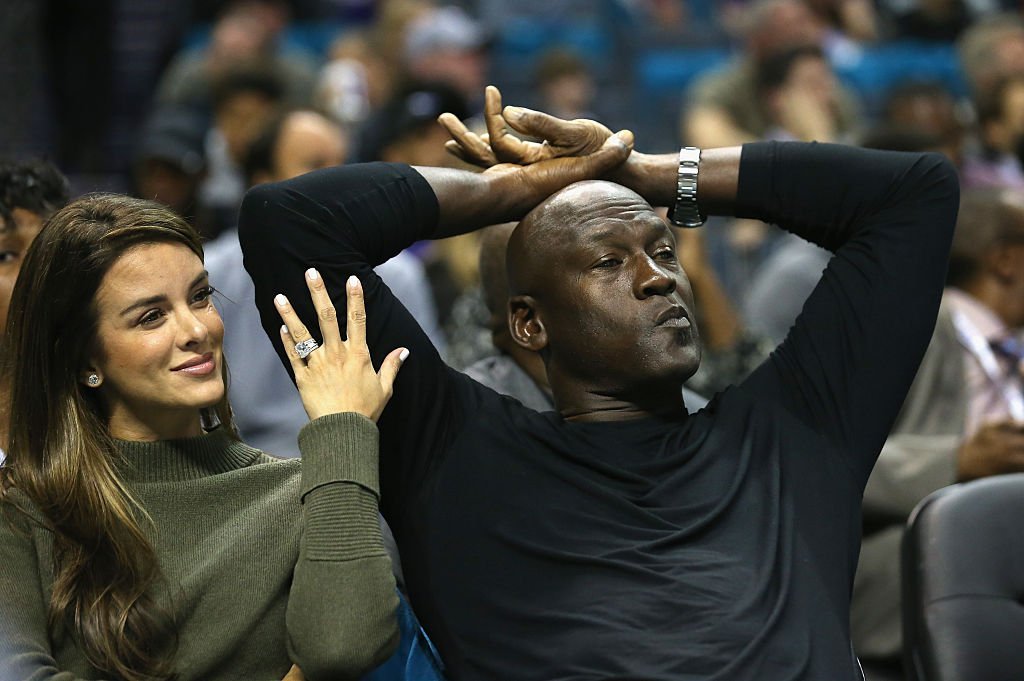 Yvette Prieto and Michael Jordan sit courtside during the Charlotte Hornets game against the Atlanta Hawks on November 1, 2015 in Charlotte, North Carolina | Source: Getty Images