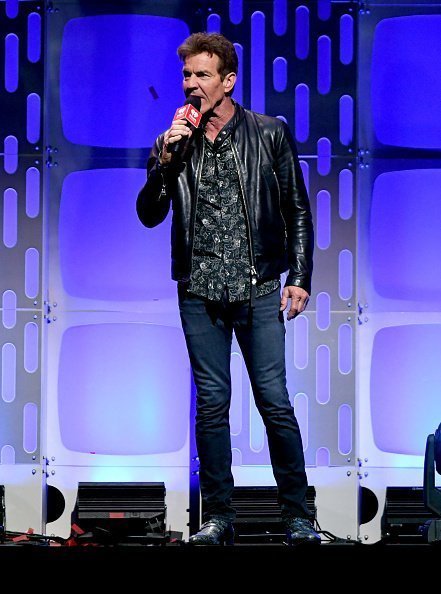  Dennis Quaid speaks onstage during the 2019 iHeartRadio Music Festival at T-Mobile Arena on September 20, 2019 in Las Vegas, Nevada | Photo: Getty Images