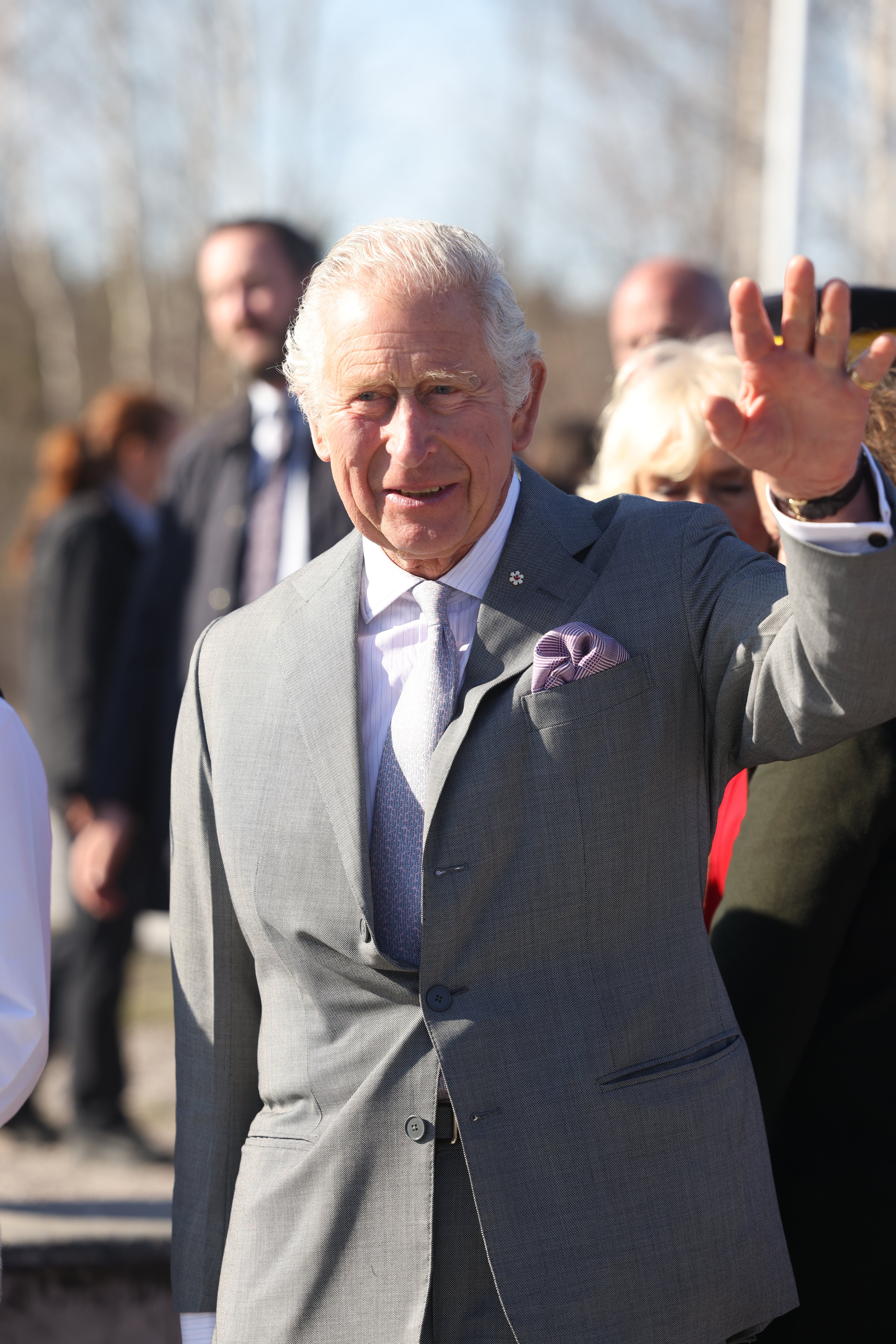 Prinz Charles, jetzt König, nimmt am 19. Mai 2022 in Yellowknife, Kanada, an einer Platinum Jubilee Ceremony im Ceremonial Circle teil | Quelle: Getty Images