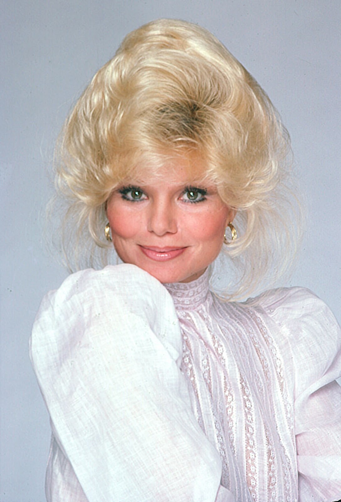 Loni Anderson posing for a portrait in Los Angeles, California, in 1994. | Source: Getty Images