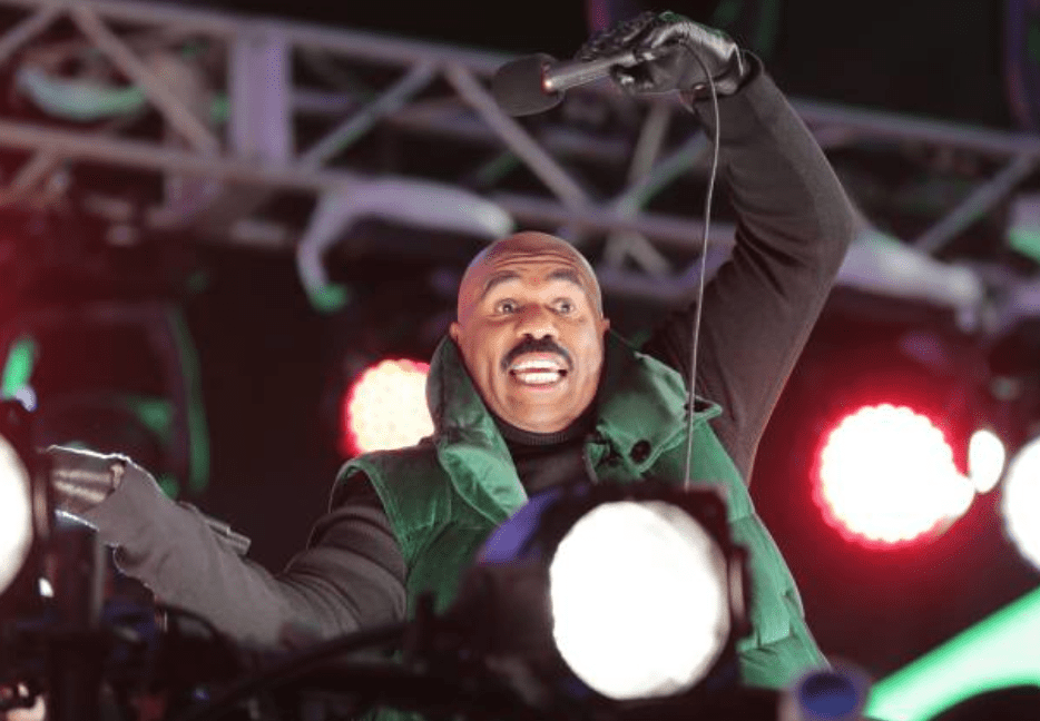 Steve Harvey holds a mic on stage at the Times Square on New Year's Eve on December 31, 2019, New York | Source: EuropaNewswire/Gado/Getty Images