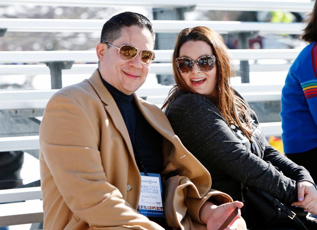 Lauren Ash and Umberto Gonzalez attend Operation Smile's Celebrity Ski & Smile Challenge. | Source: Getty Images