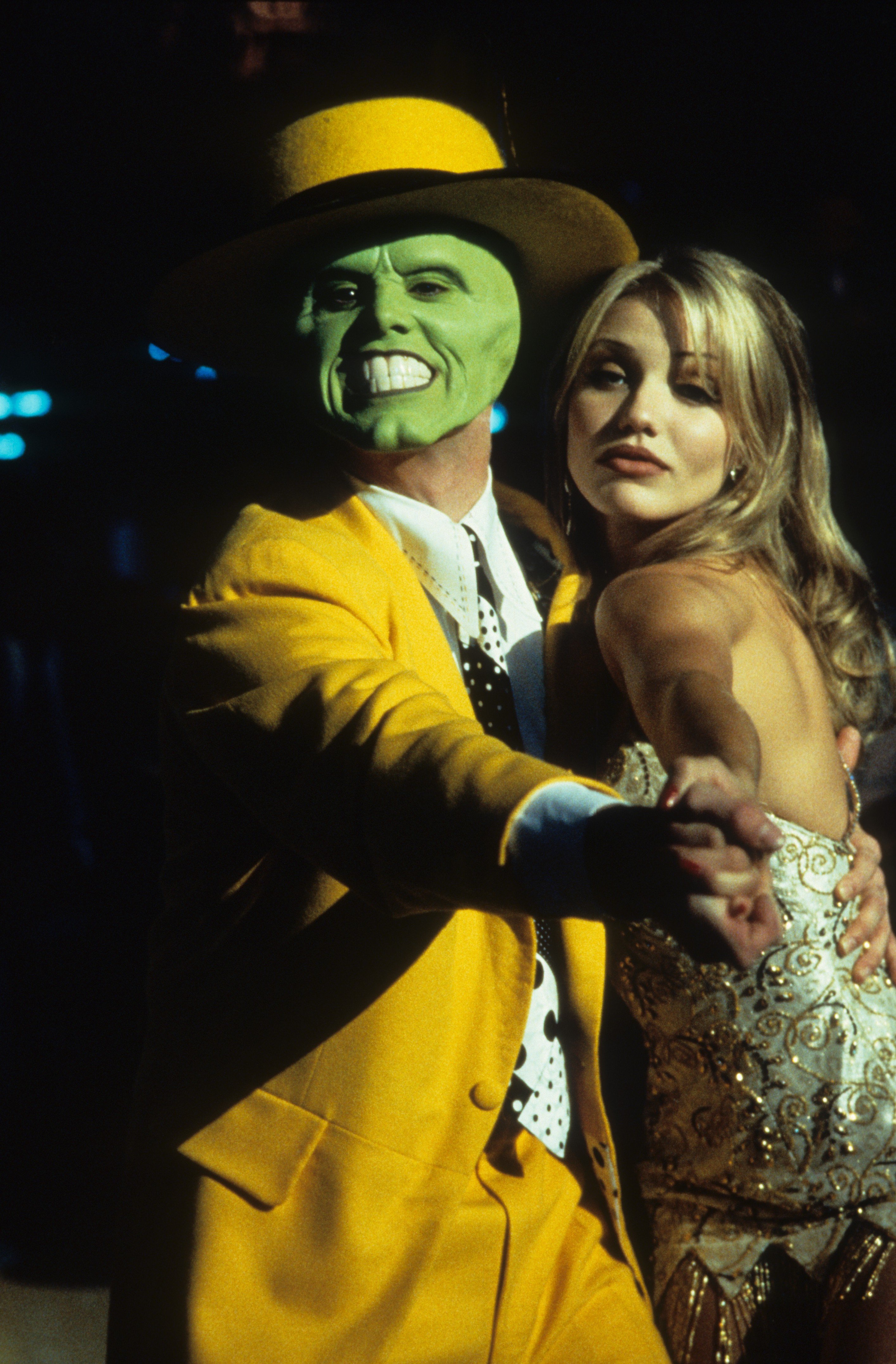 Jim Carrey tanzt mit Cameron Diaz in einer Szene aus dem Film "The Mask" im Jahr 1994 | Quelle: Getty Images