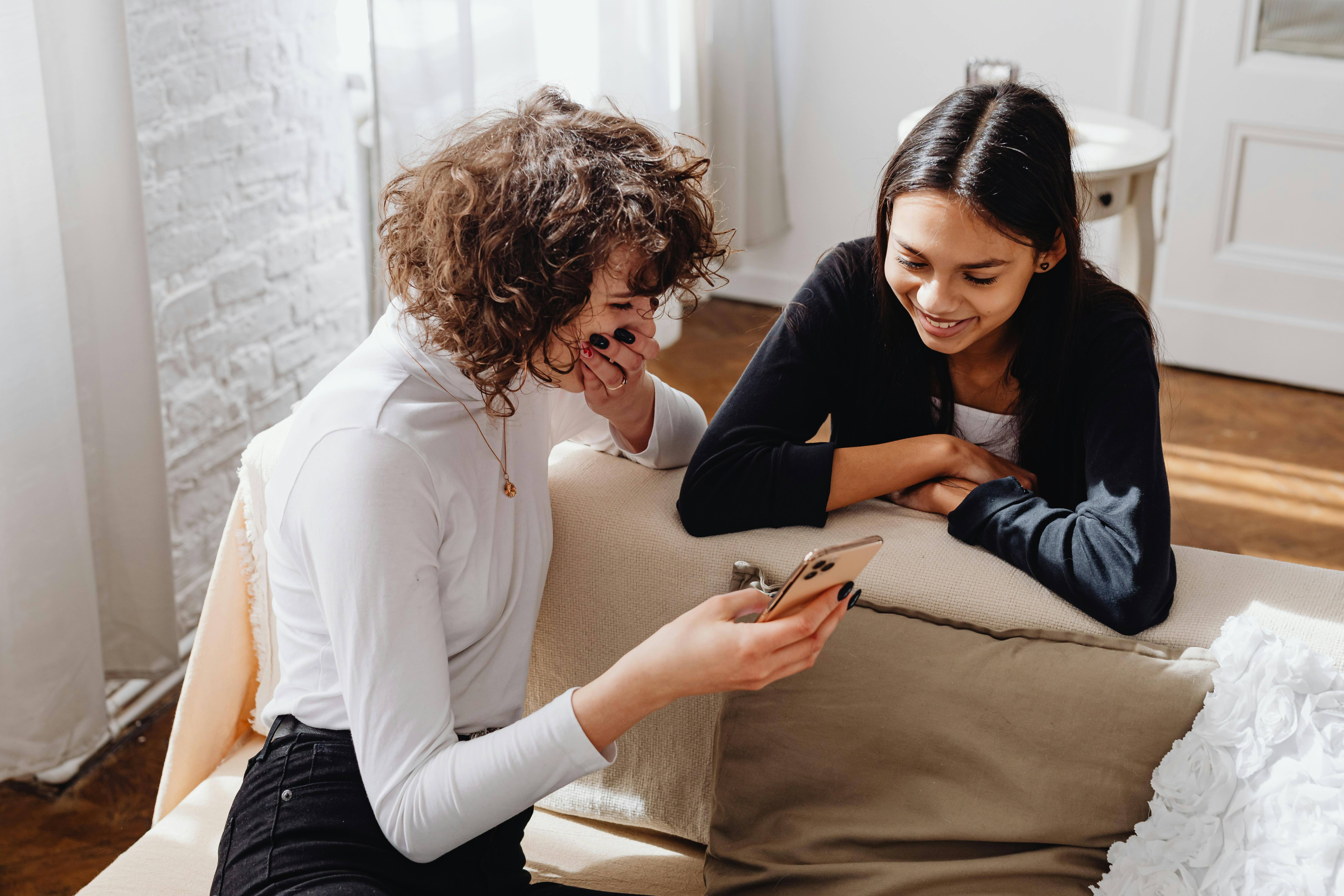 Two women laughing | Source: Pexels