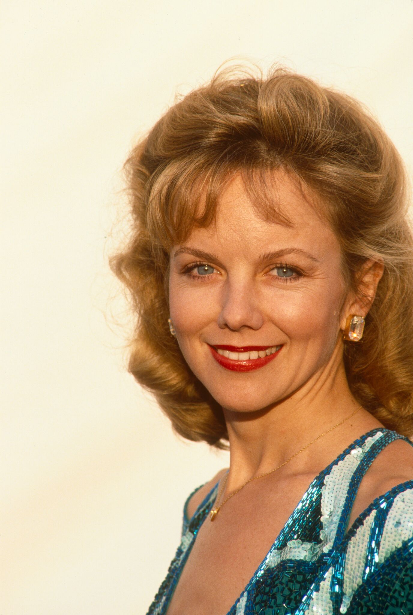 Linda Purl poses on the red carpet of the 1989 Beverly Hills, California, People's Choice Awards.  | Photo: Getty Images