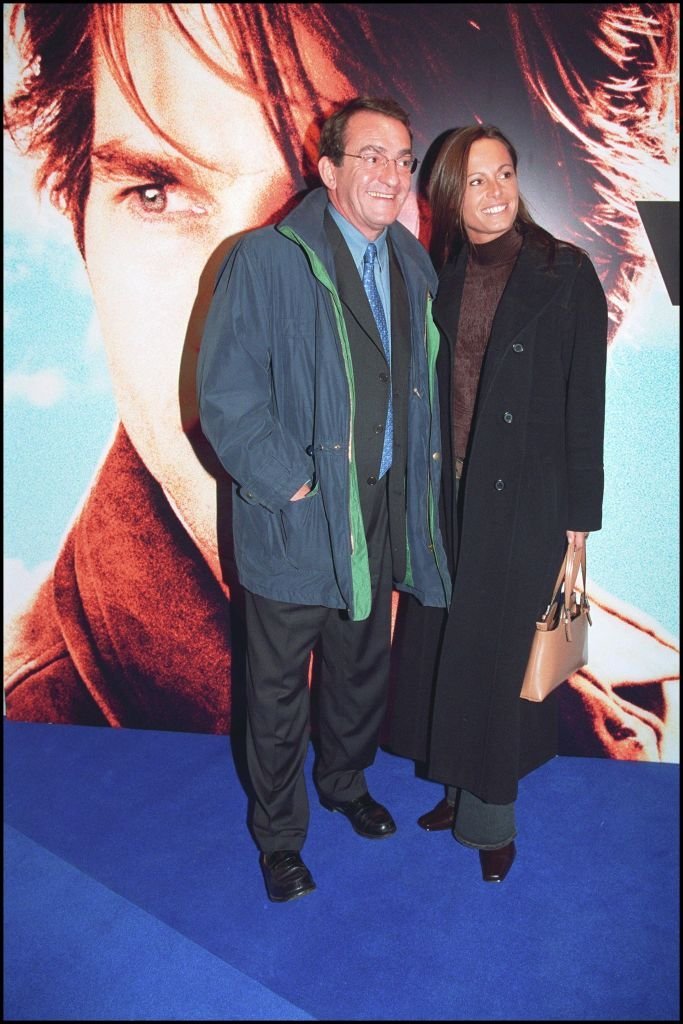 Jean-Pierre Pernaut et son épouse Nathalie Marquay à la Première de "Vanilla Sky" à Paris, France le 22 janvier 2002. | Photo : Getty Images