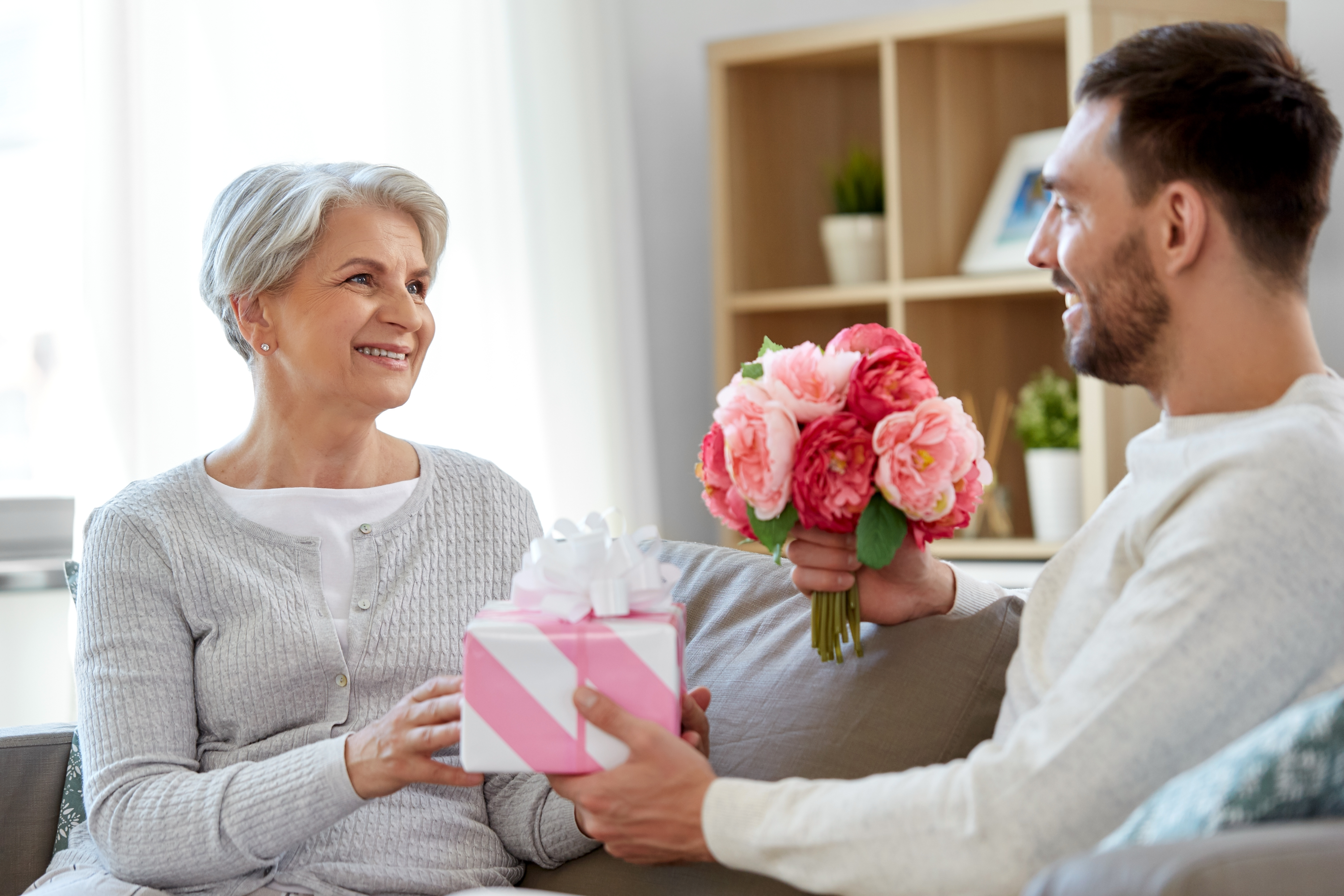 A man giving a gift to his mother | Source: Shutterstock