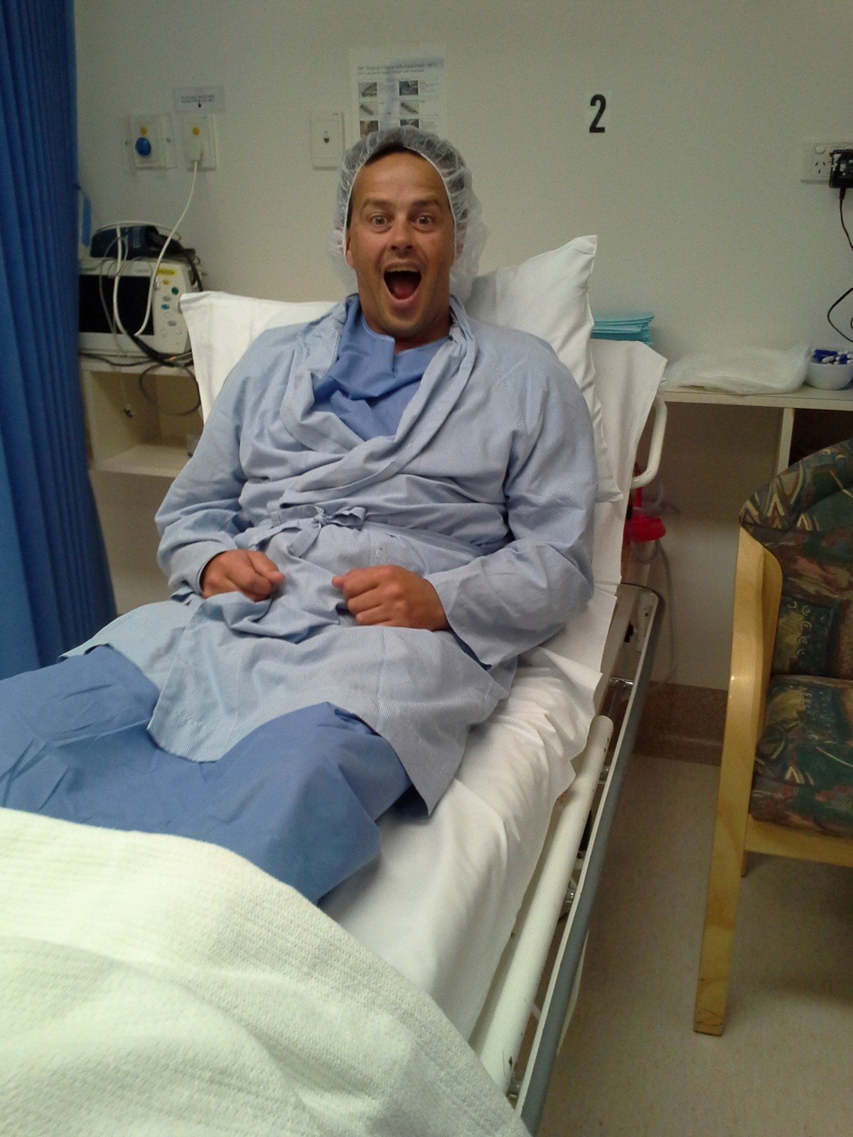 Hombre en cama de hospital. | Imagen: PxHere Hombre en cama de hospital. | Imagen: PxHere