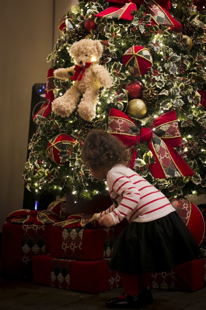 Emma got the teddy bear the Christmas she turned two | Source: Unsplash