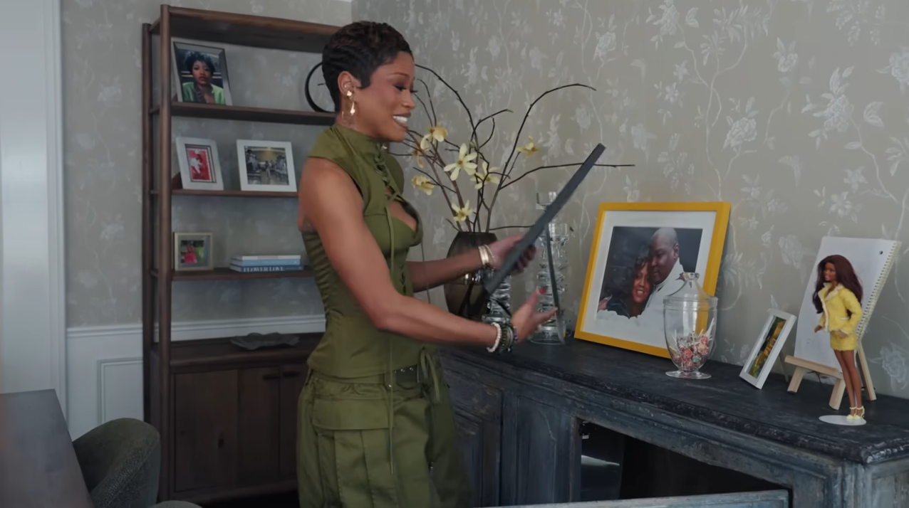 Palmer herself seemed to have been completely caught off guard by the sudden discovery during the filming. | Source: YouTube/@Archdigest