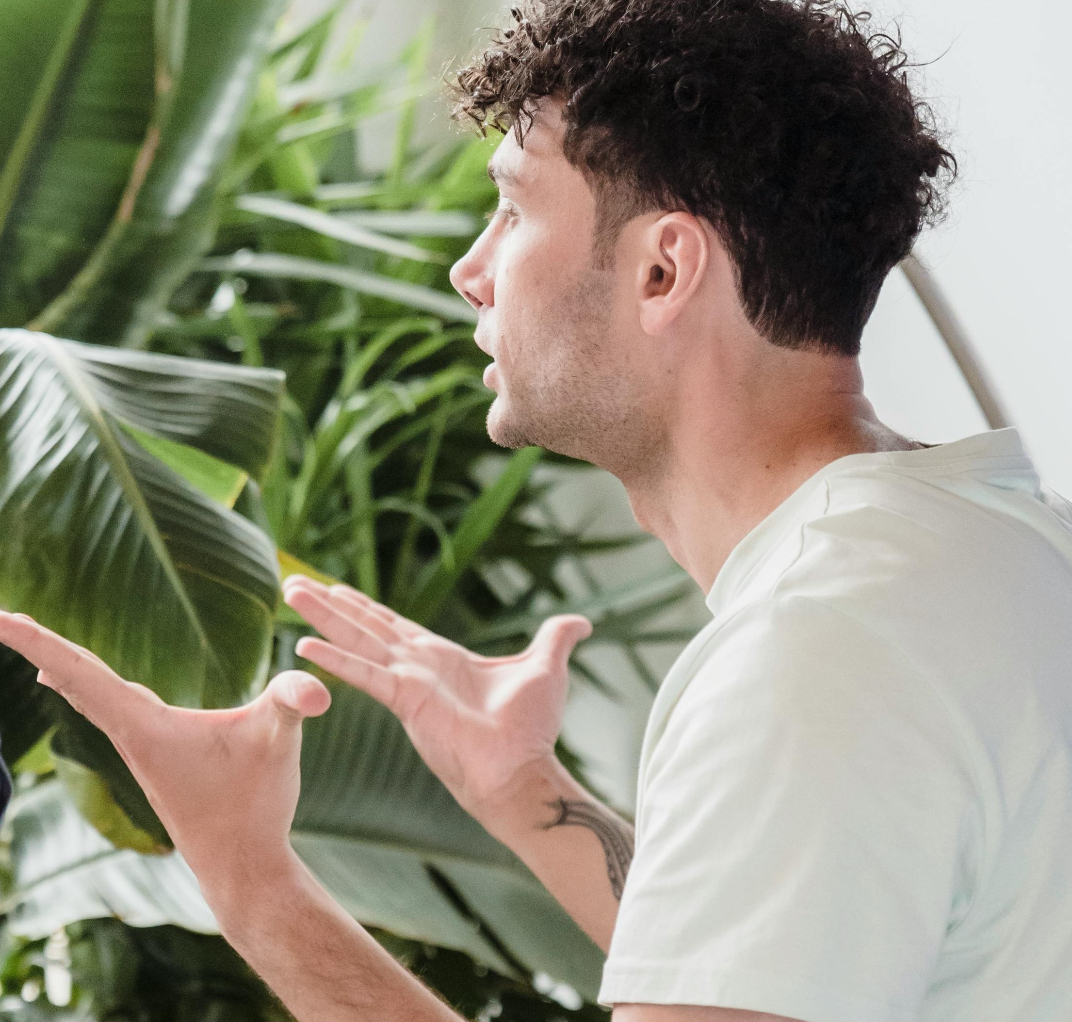 Side view of an annoyed man | Source: Pexels