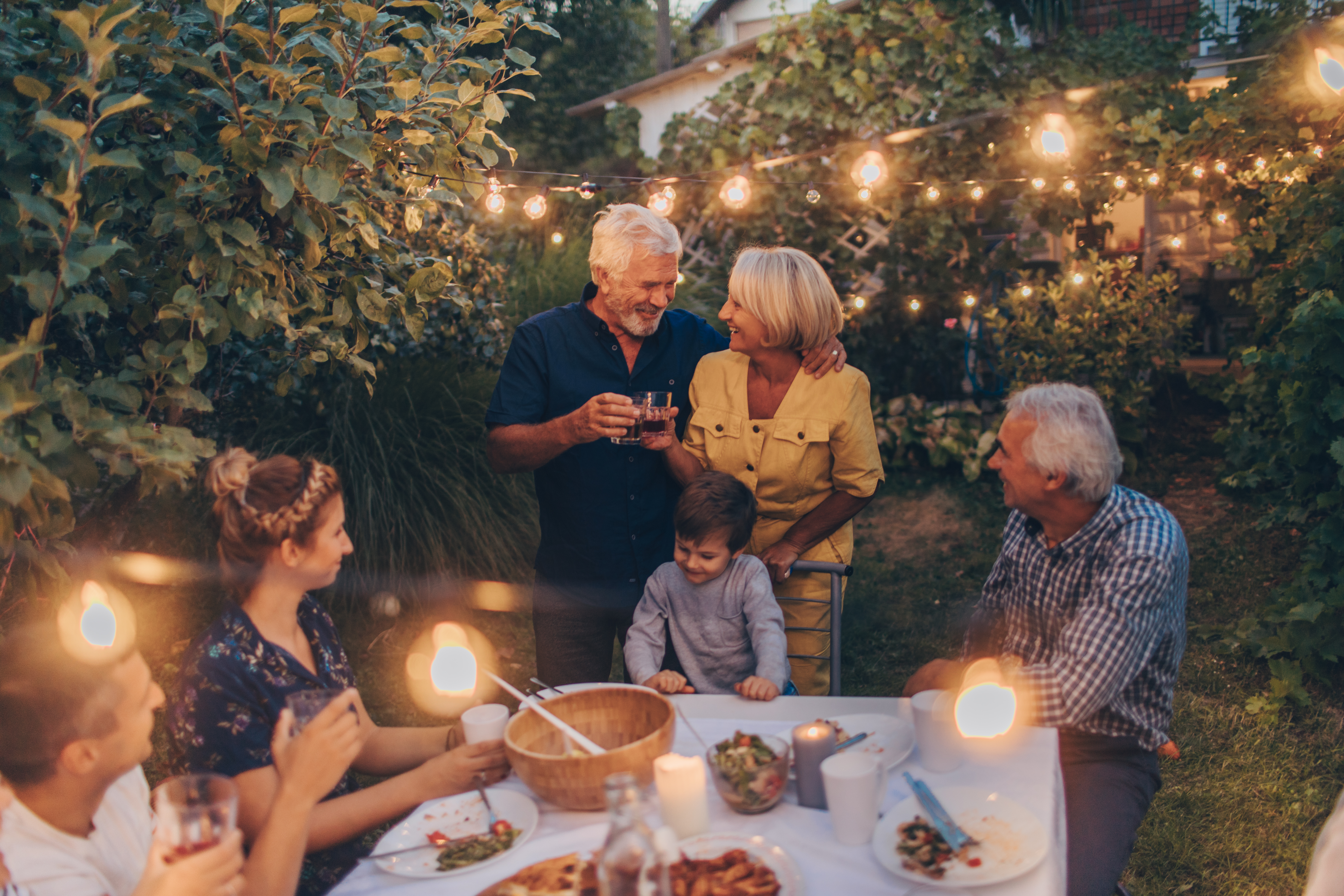 Elderly couple enjoying family time | Source: Getty Images