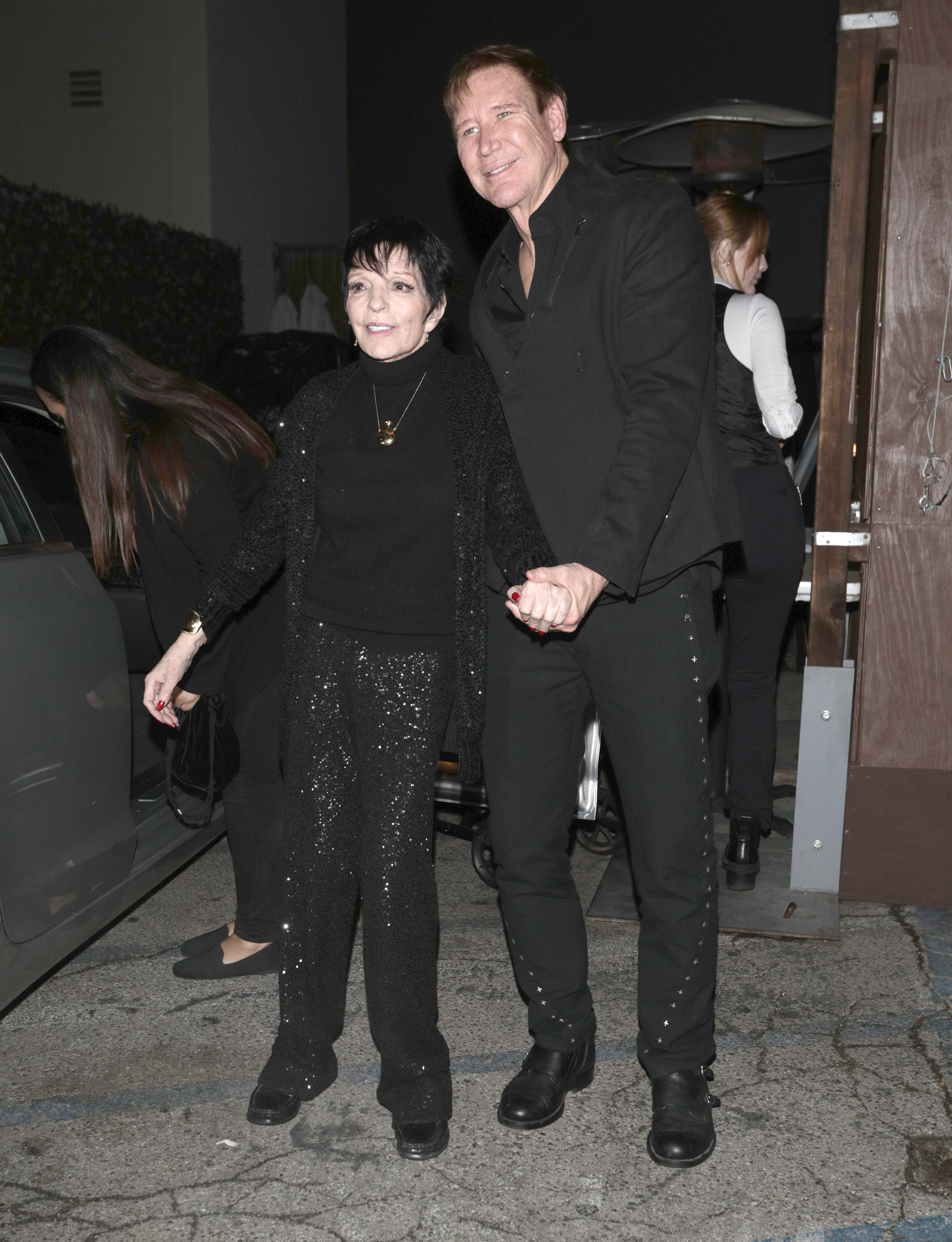 Liza Minnelli stands with assistance from a friend on December 5, 2022, in Los Angeles, California. | Source: Getty Images