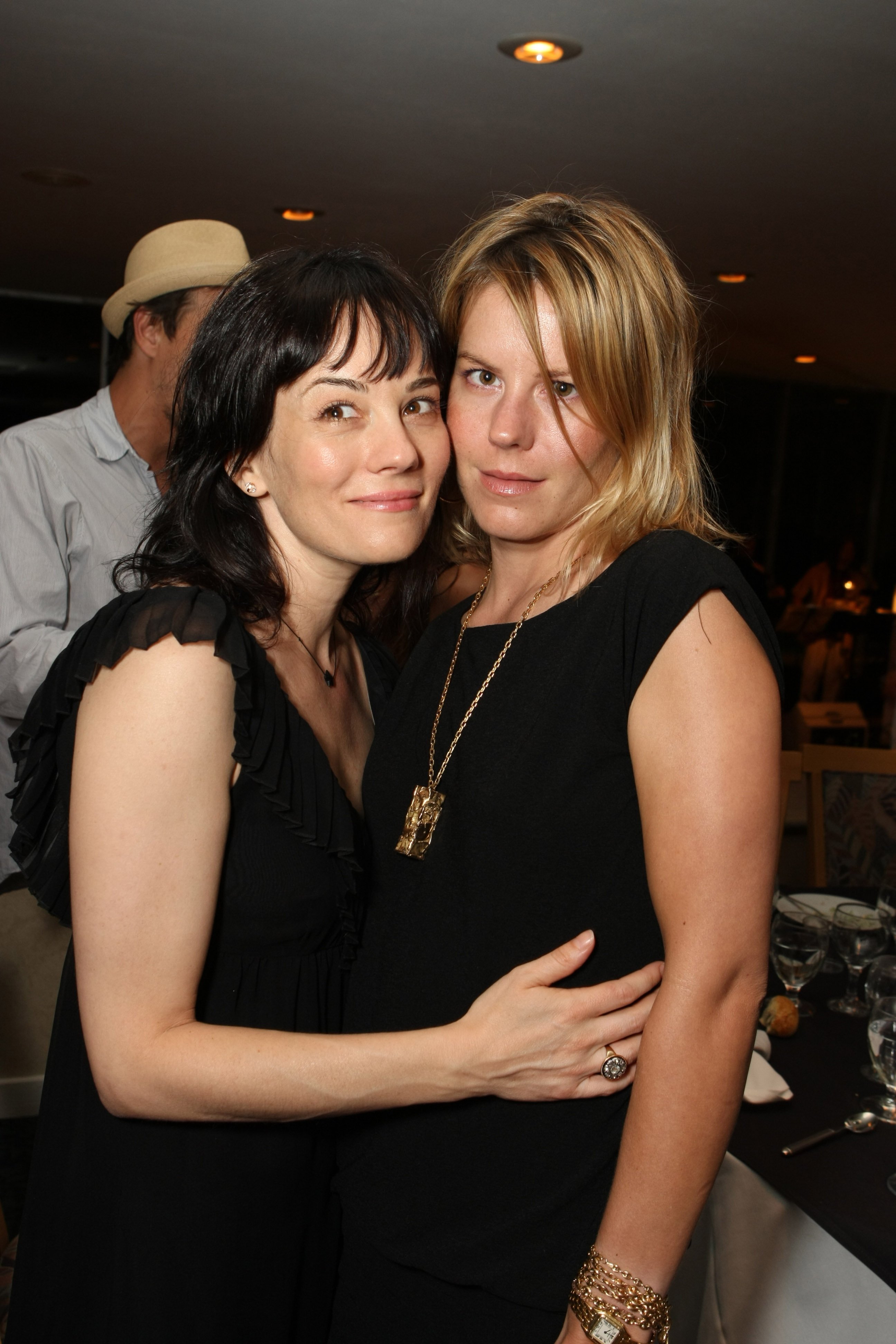 Natasha Gregson Wagner and Courtney Brooke Wagner at Donovan Leitch's 40th Birthday Party at The Muholland Tennis Club on August 16, 2007 in Los Angeles, California ┃Source: Getty Images