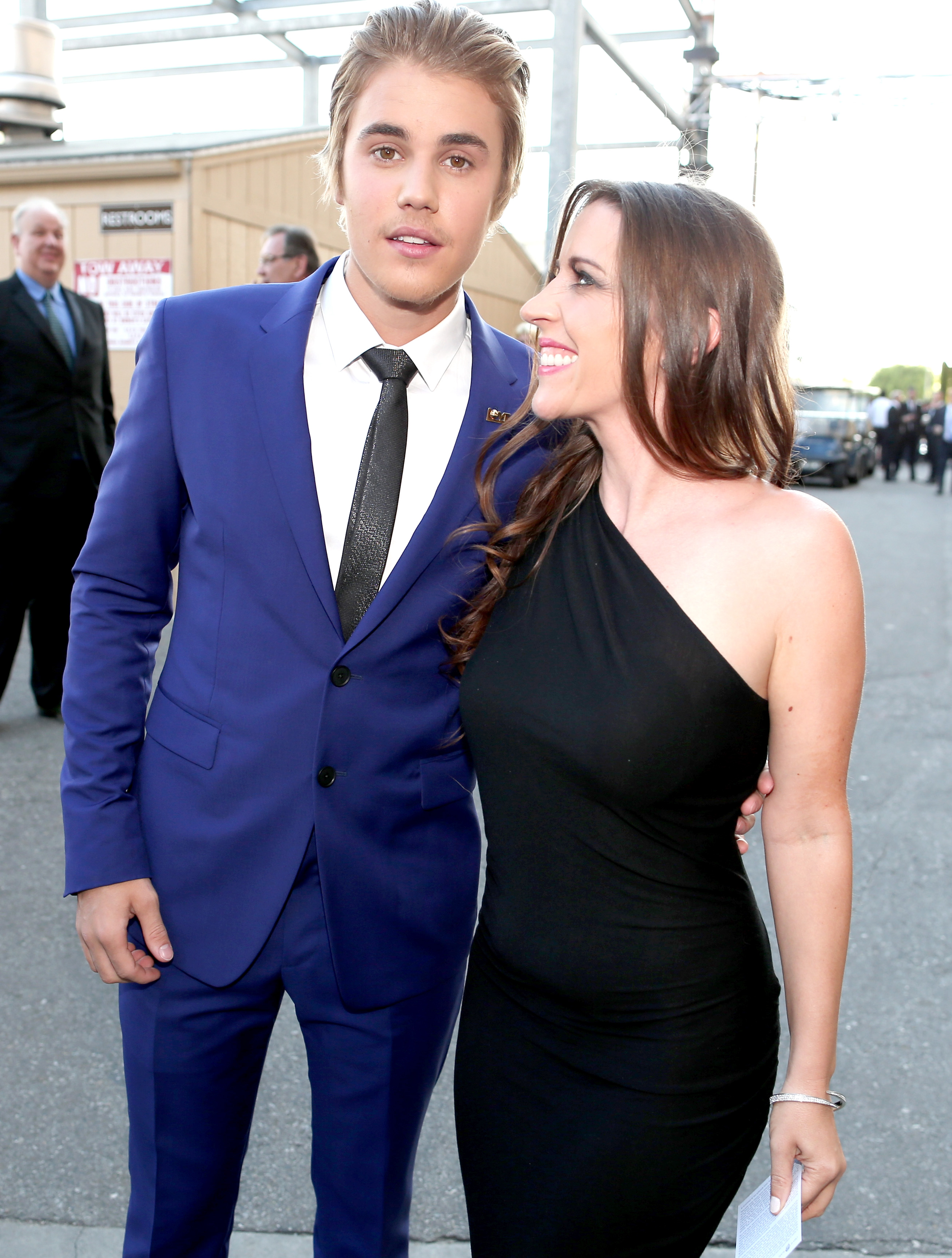 Justin Bieber and Pattie Mallette attend The Comedy Central Roast of Justin Bieber at Sony Pictures Studios in Los Angeles, California, on March 14, 2015. | Source: Getty Images