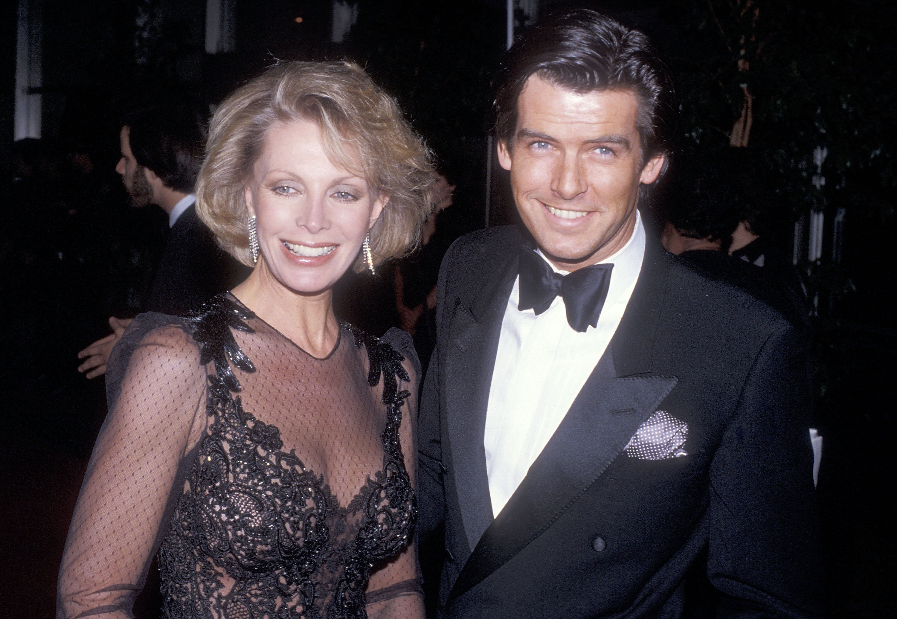 Pierce Brosnan and wife Cassandra Harris attend the 42nd Annual Golden Globe Awards on January 26, 1985 at the Beverly Hilton Hotel in Beverly Hills, California. | Source: Getty Images