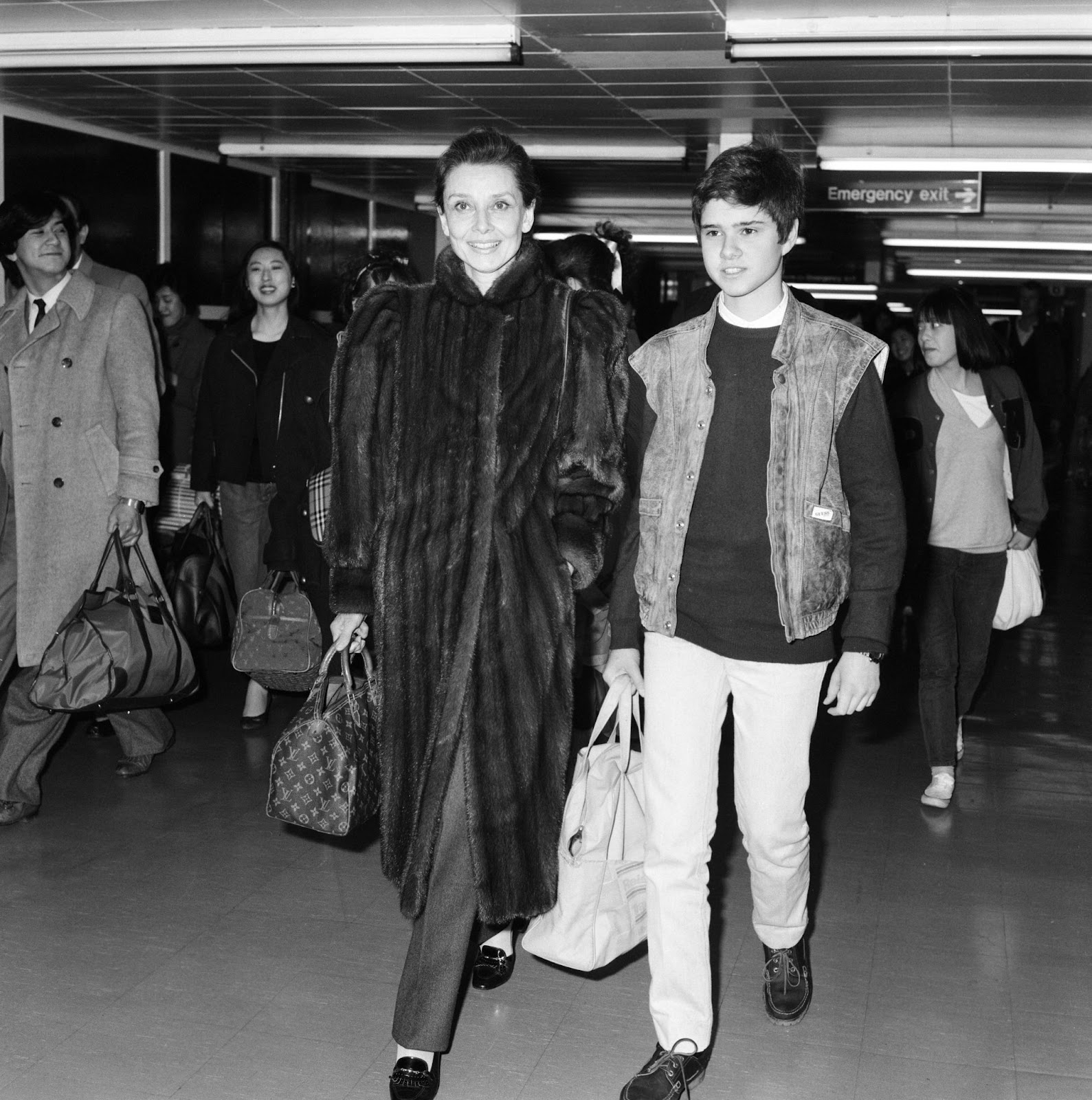 Audrey Hepburn and her son Luca spotted at an airport in April 1984. | Source: Getty Images