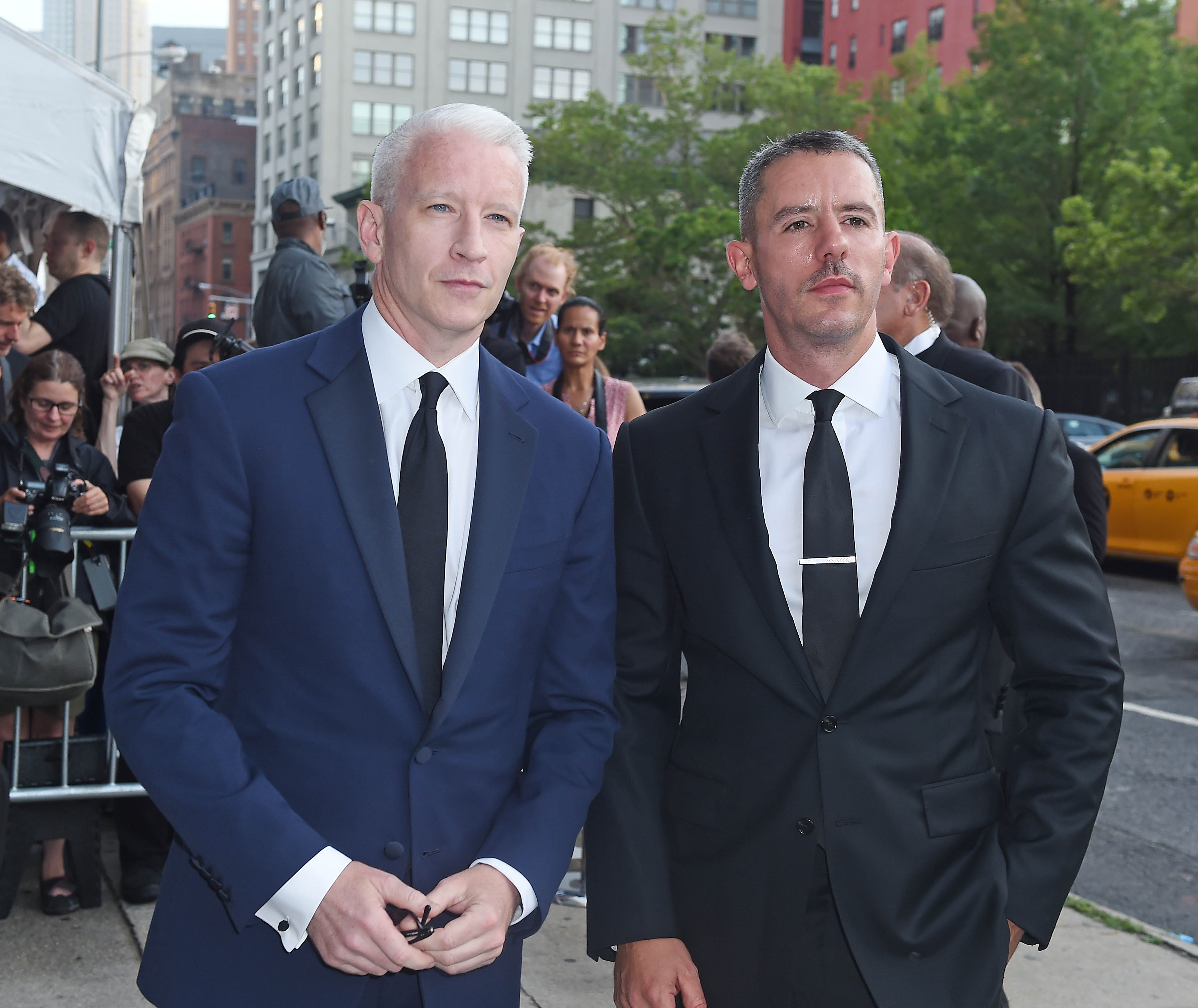 Anderson Cooper and Benjamin Maisani are seen arriving at the 2015 amfAR Inspiration Gala in New York City on June 16. | Source: Getty Images