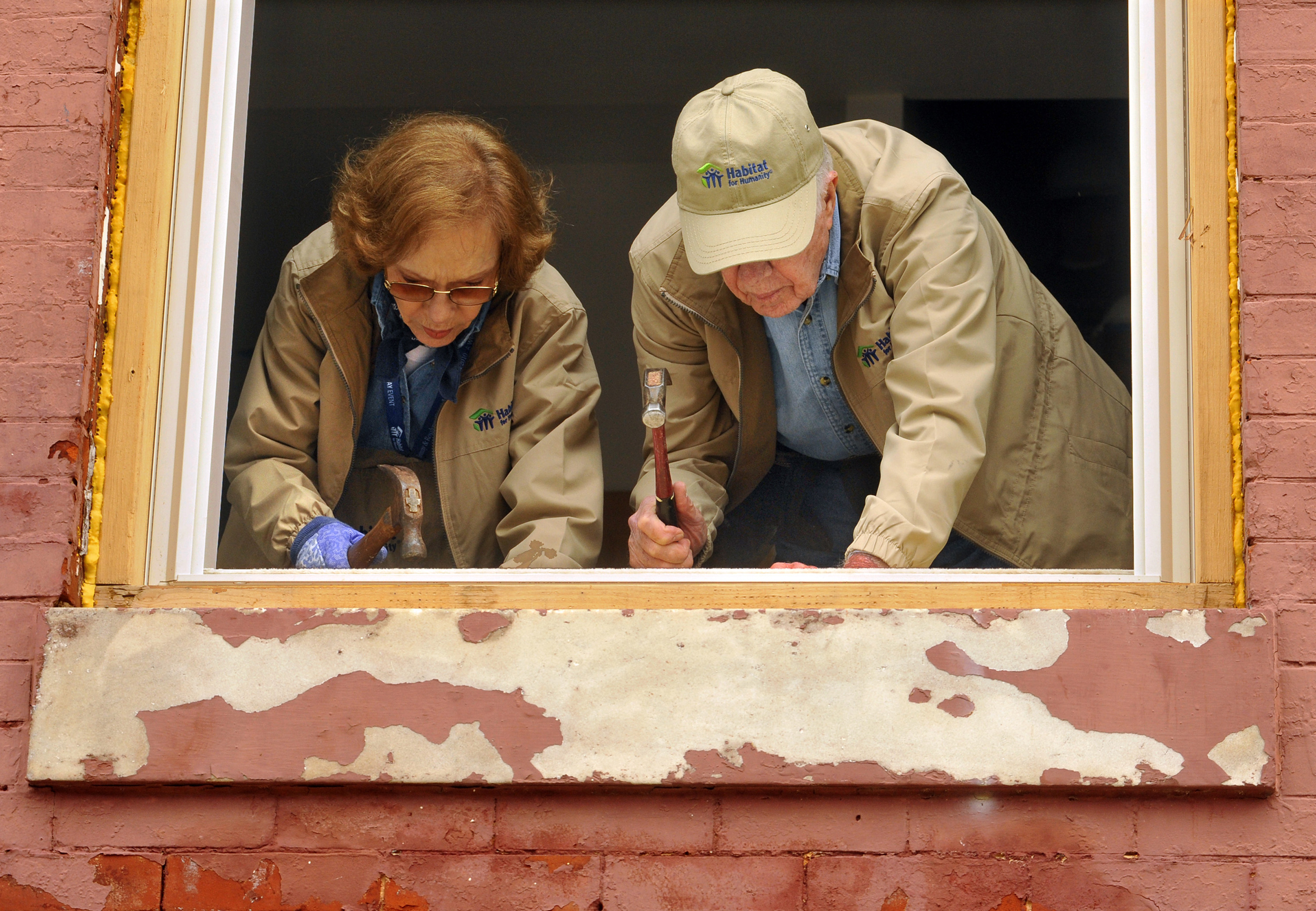 Jimmy and Rosalynn Carter working on houses in Baltimore, Maryland, on October 5, 2010. | Source: Getty Images