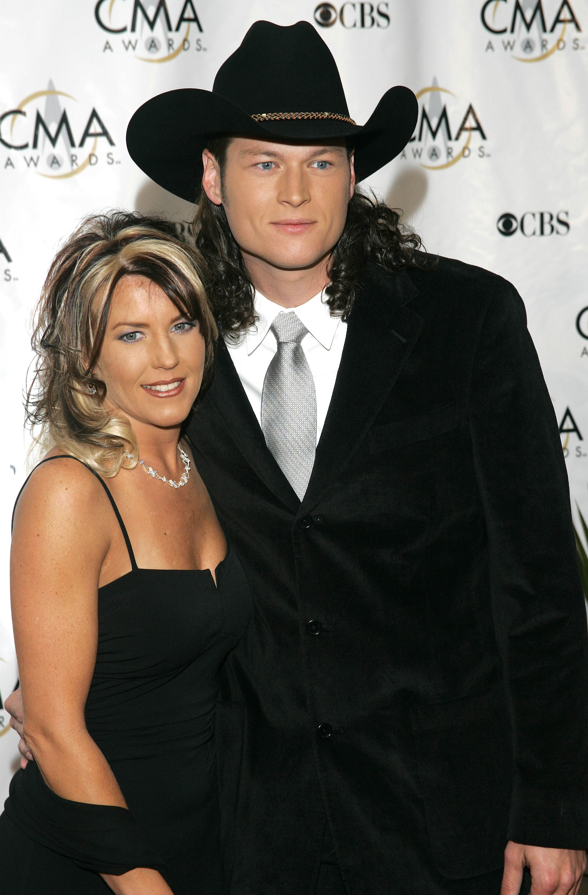 Kaynette Williams and Blake Shelton  at the 38th Annual Country Music Awards in Nashville, Tennessee on November 9, 2004 | Source: Getty Images