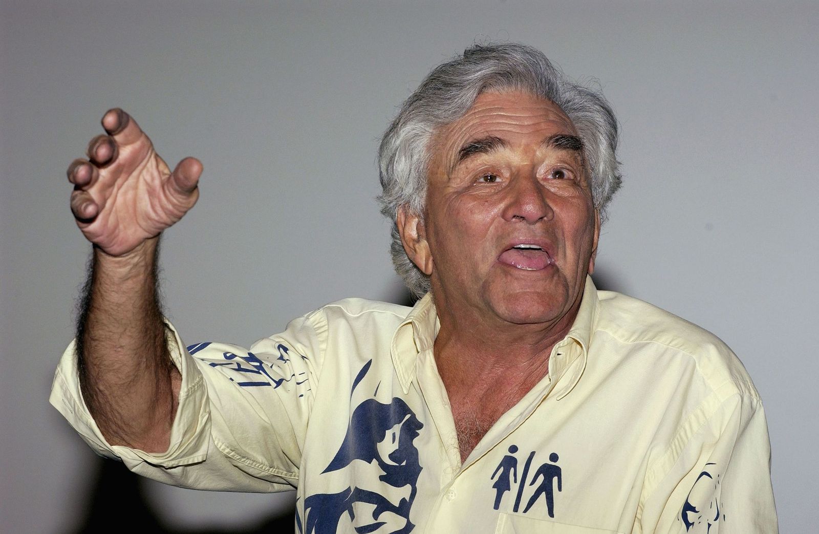 Peter Falk during a 2005 question and answer session in Arclight Theaters. | Photo: Getty Images