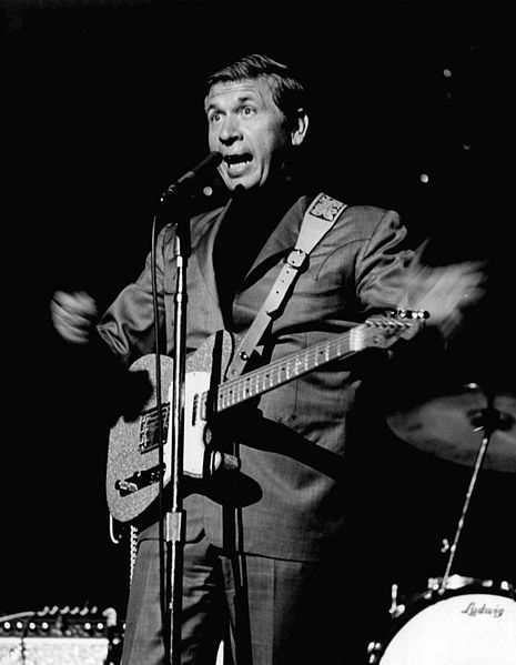 Buck Owens performing at the Weshington State Fair in 1968. | Source: Wikimedia Commons