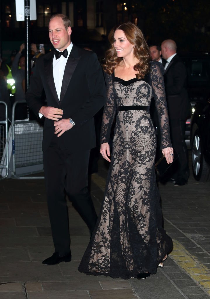 Le Duc et la Duchesse de Cambridge assistent au Royal Variety Performance au Palladium de Londres. | Photo : Getty Images