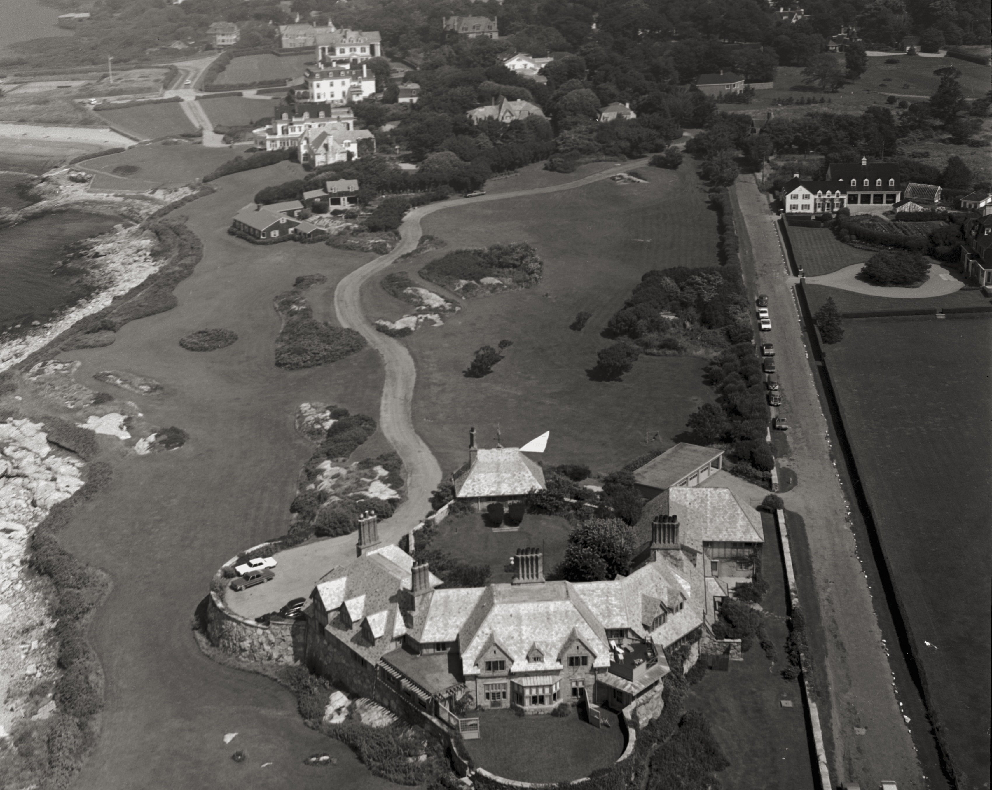 Vista aérea de mansiones en Newport, Rhode Island en 1967. | Foto: Getty Images