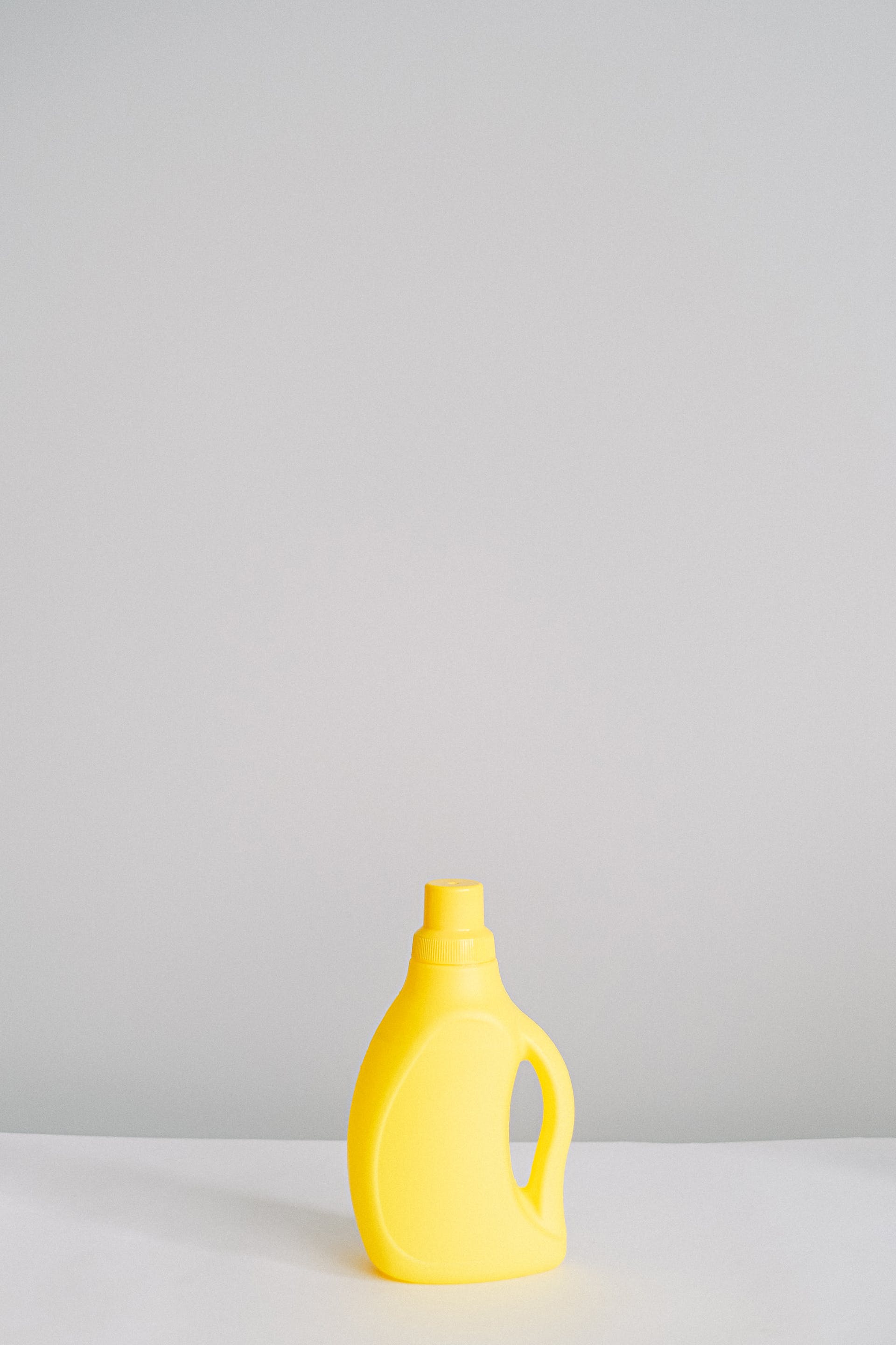 A yellow-colored bottle | Source: Pexels