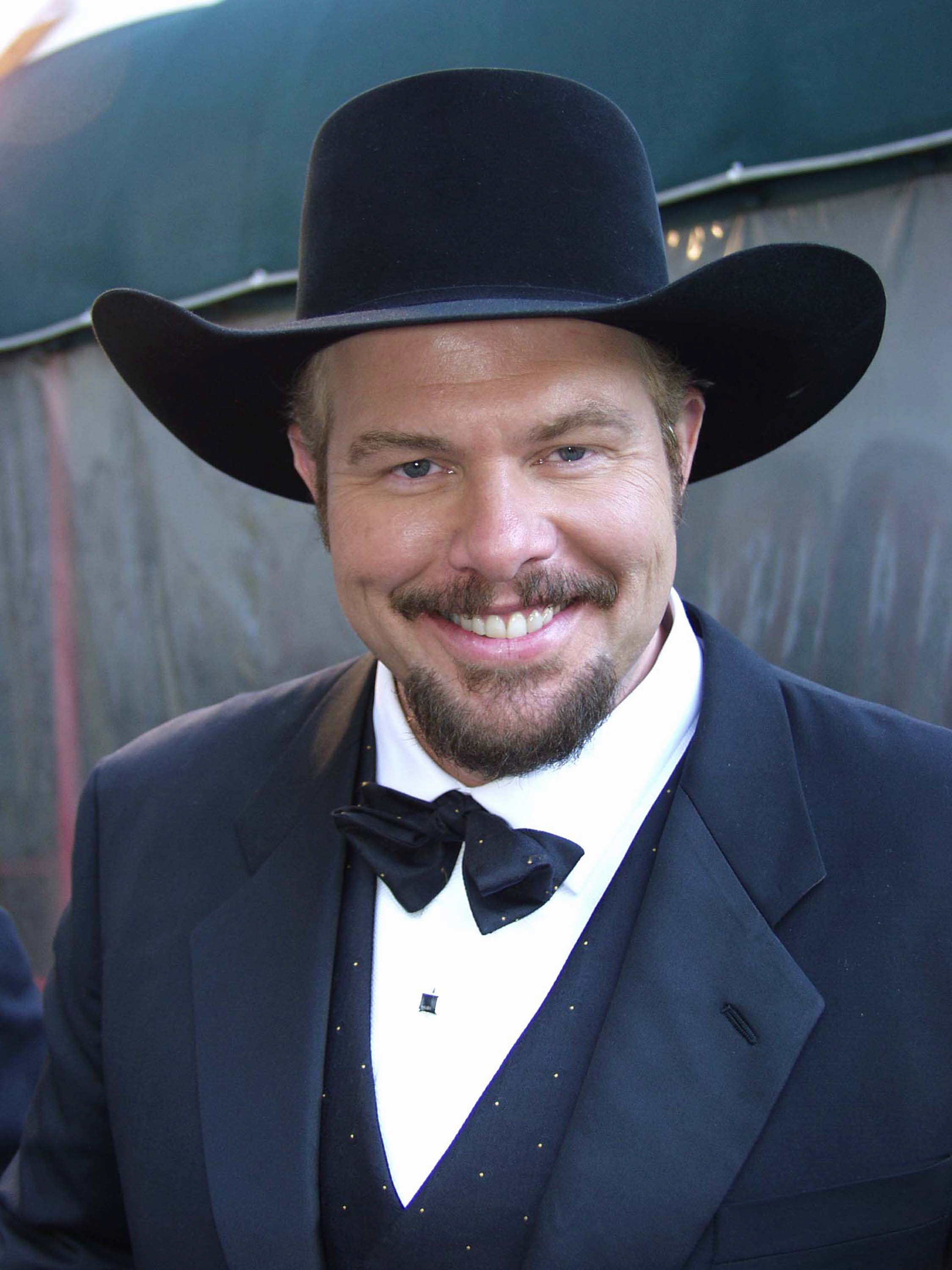 Toby Keith poses for a photo in 2005 | Source: Getty Images