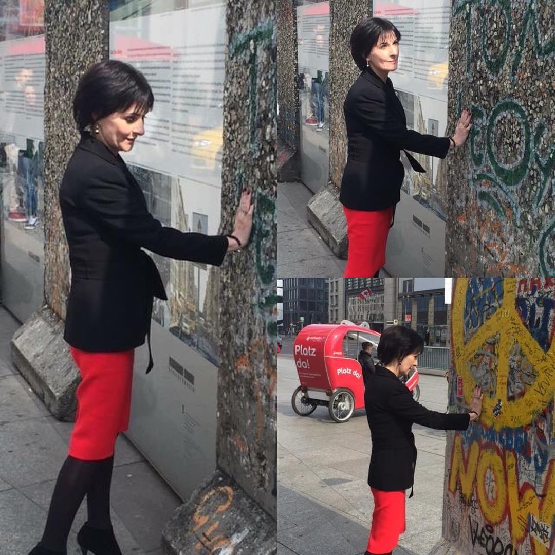 The famous singer from a post dated April 6, 2016. | Source: Instagram/official_enya