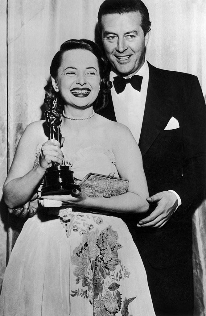  Olivia De Havilland With The Best Actress Oscar For The Film "To Each His Own", In 1947. | Source: Getty Images